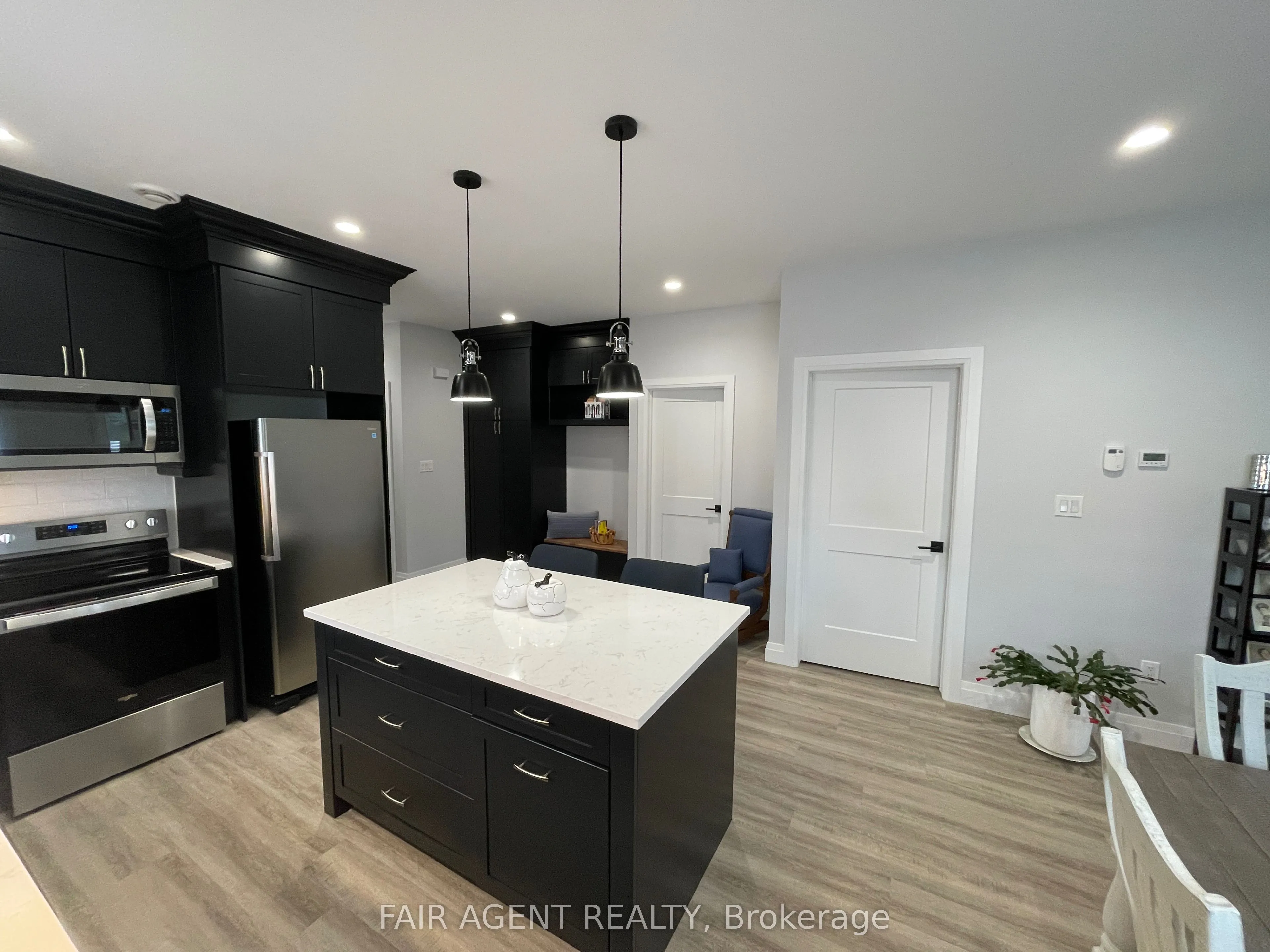 255 Albert Street, #2