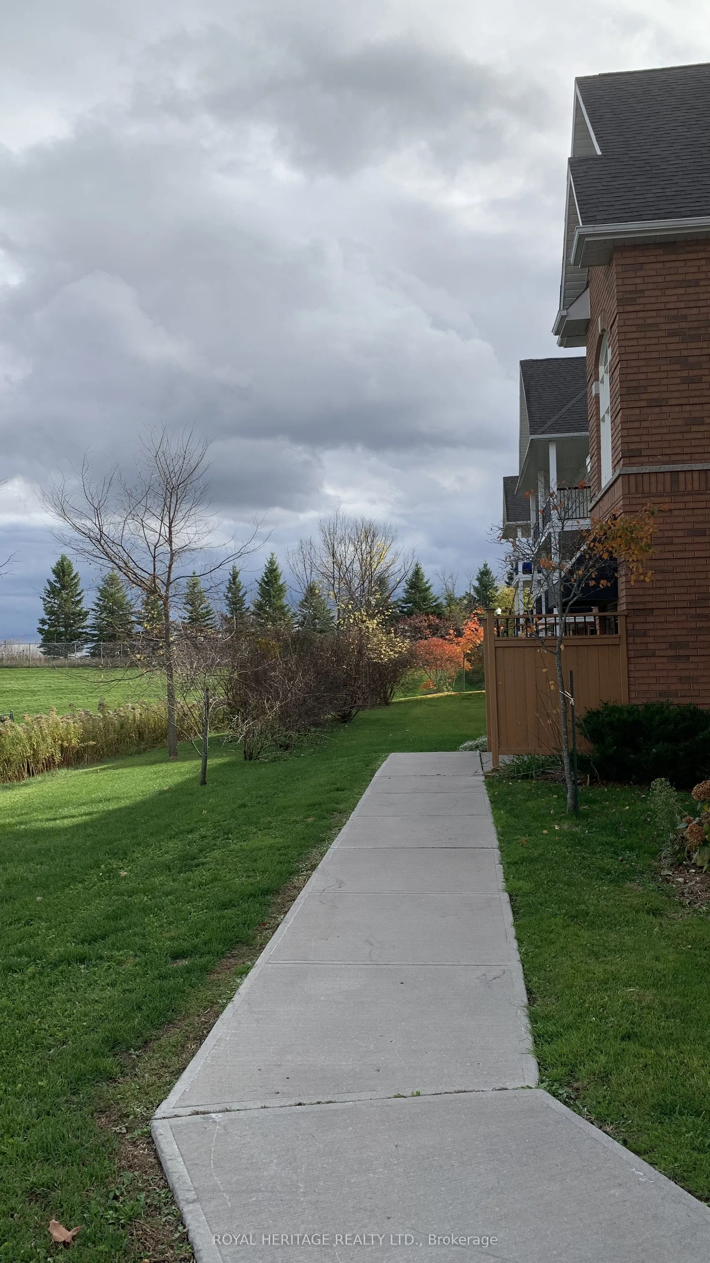 312 Spillsbury Drive N, #209