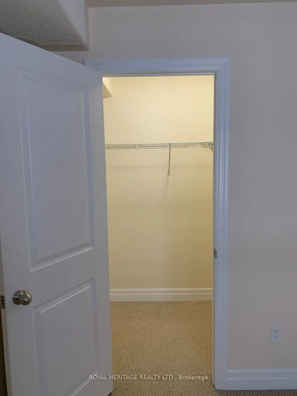 312 Spillsbury Drive N, #209