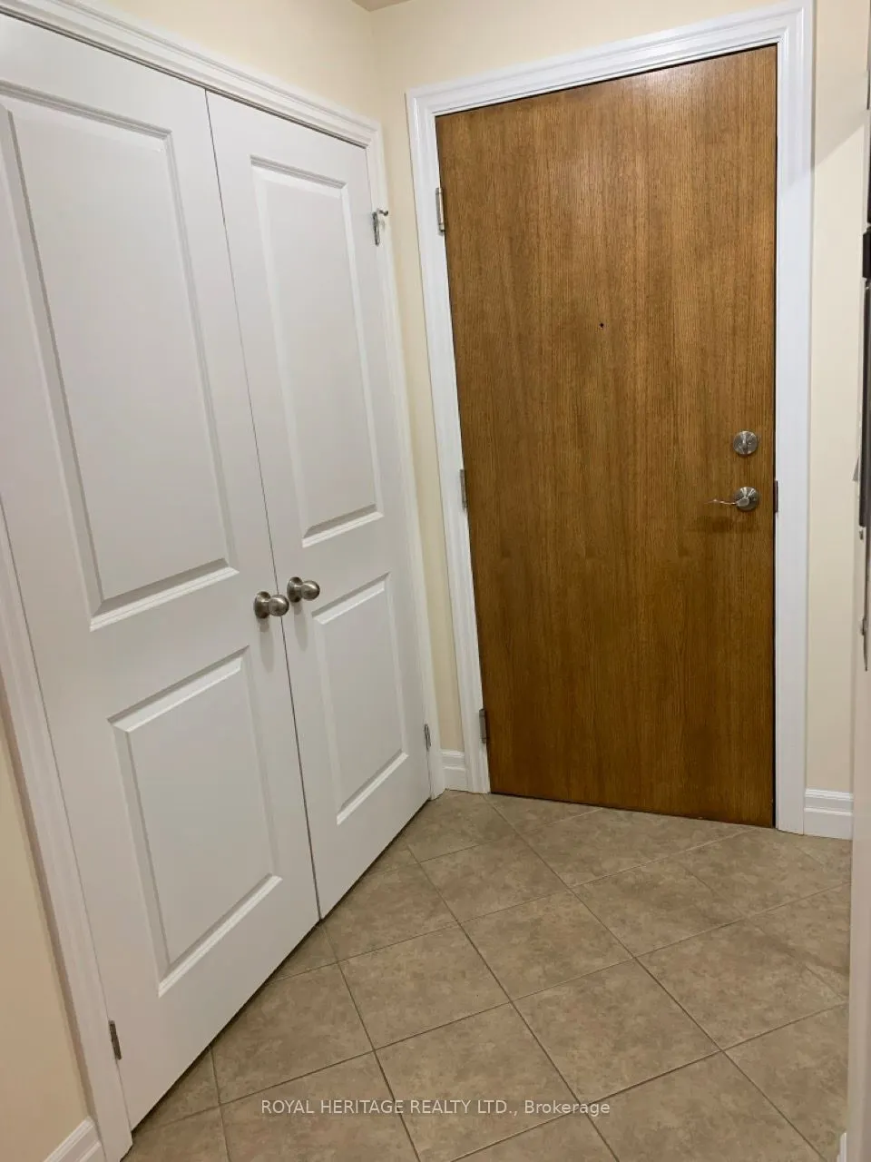 312 Spillsbury Drive N, #209