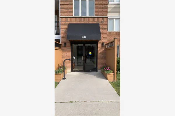 312 Spillsbury Drive N, #209