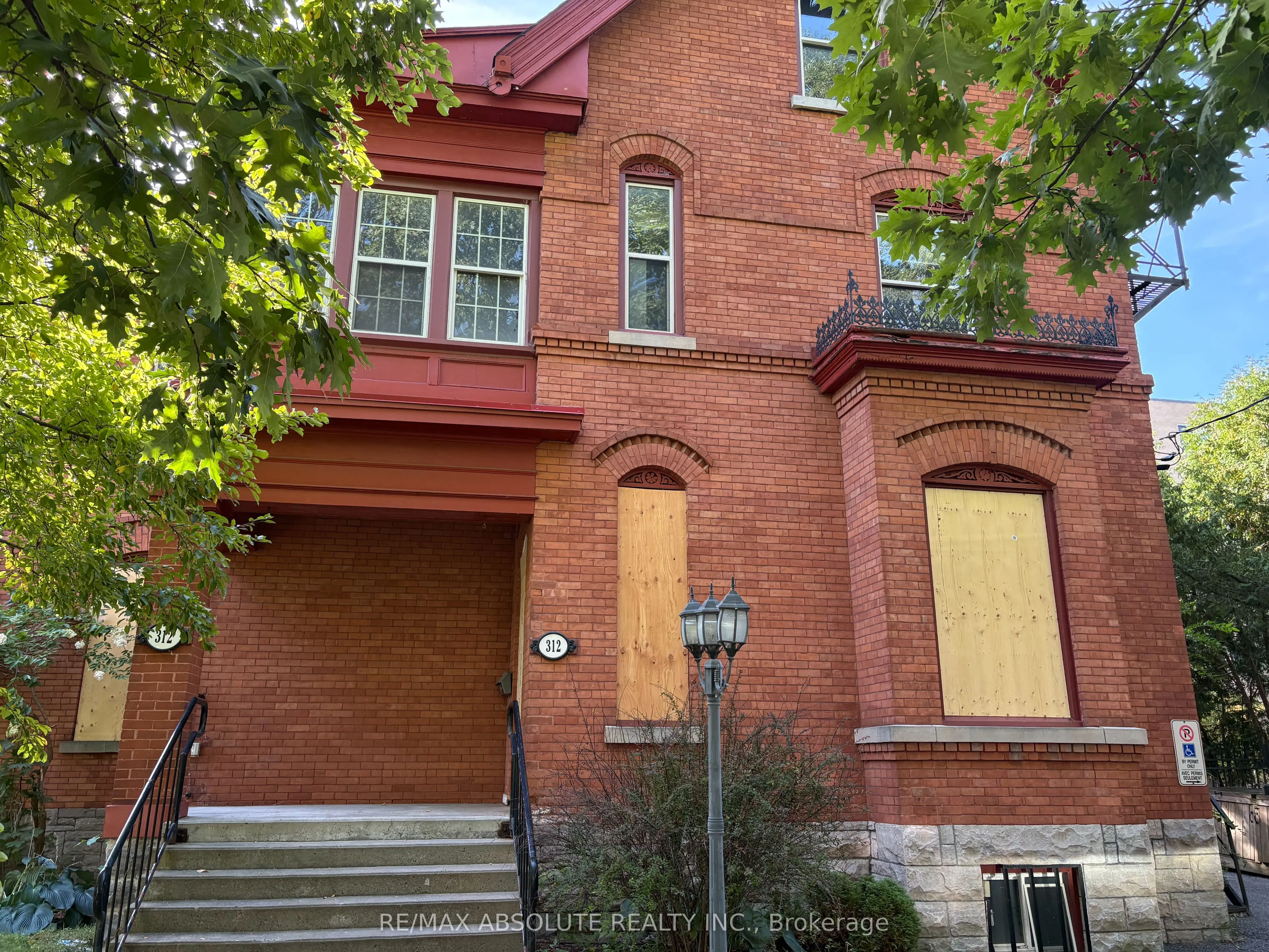 312 Daly Avenue