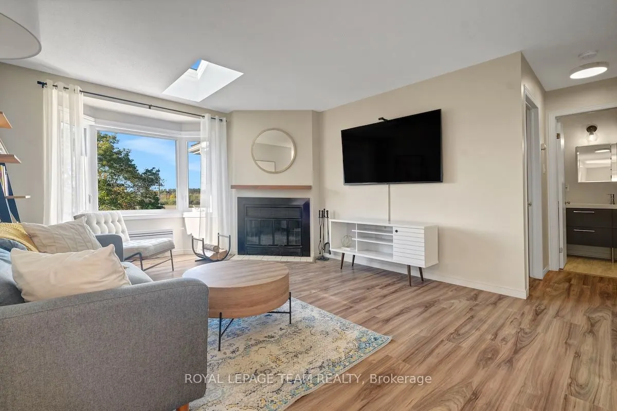 2 STONEBANK Crescent, #2