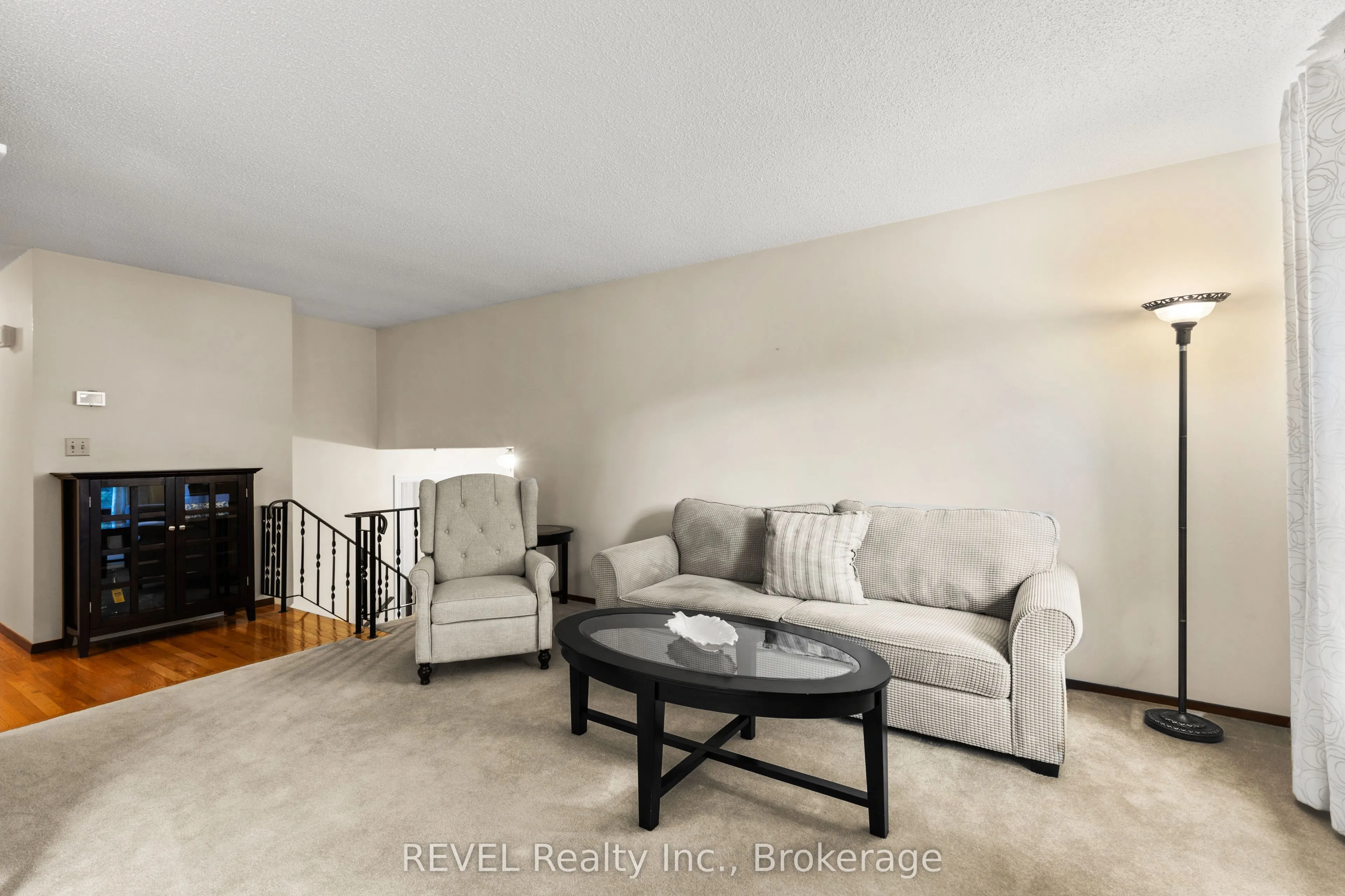 6 Lakebreeze Crescent