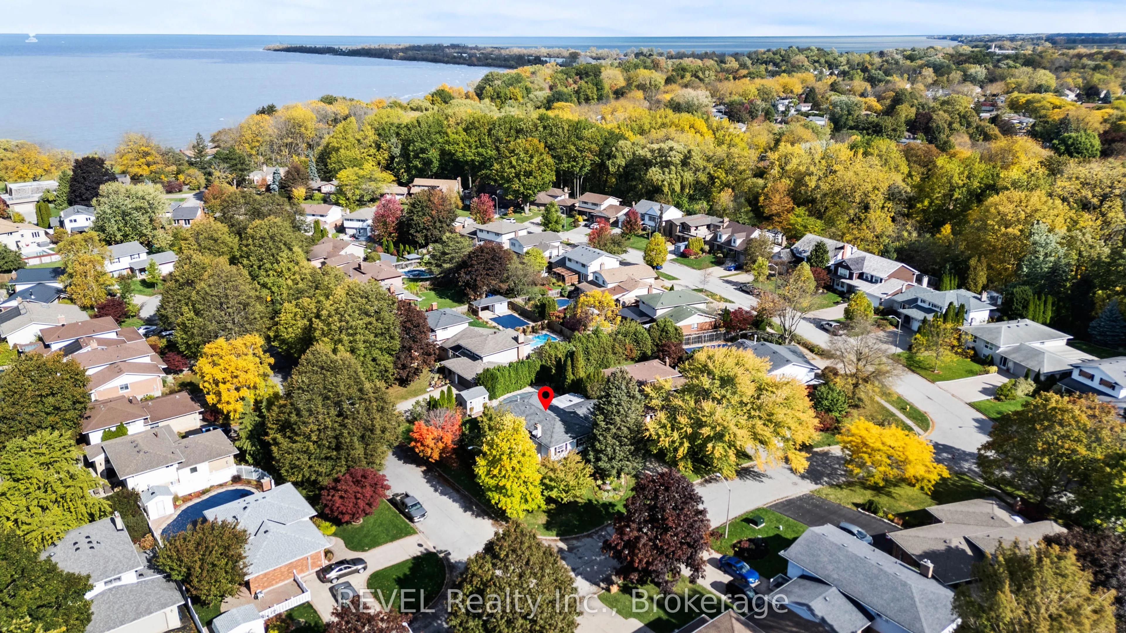 6 Lakebreeze Crescent