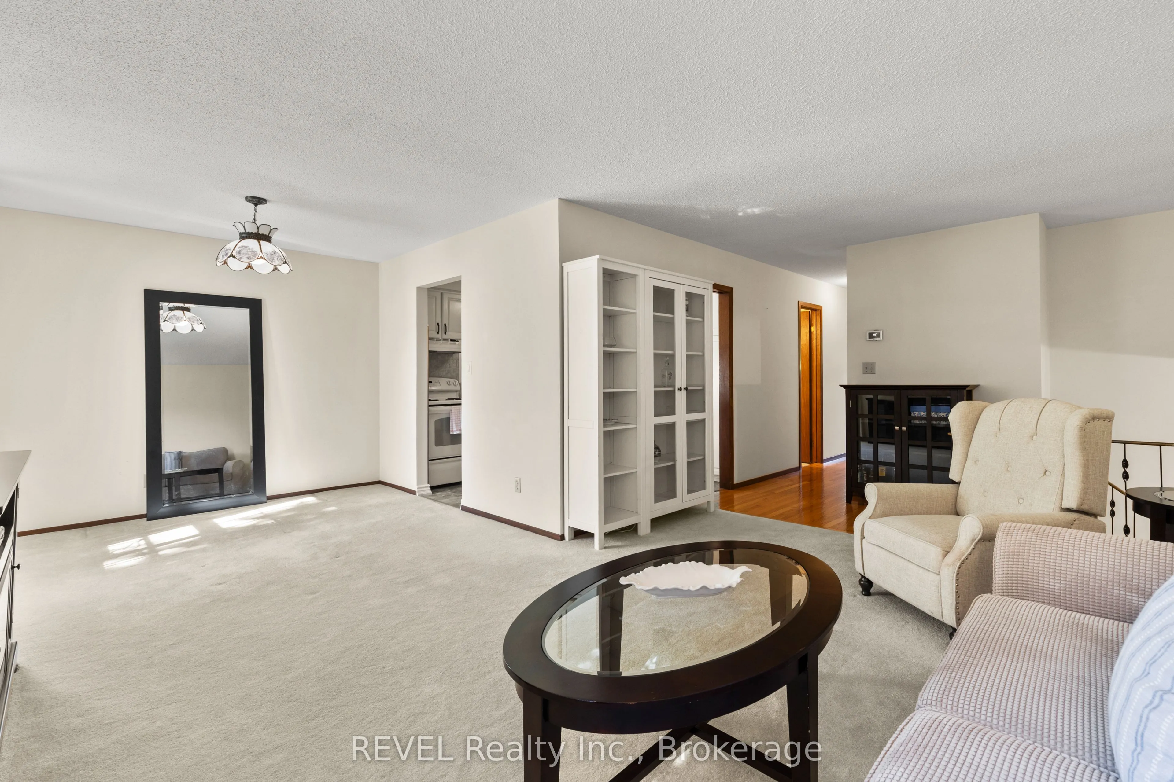6 Lakebreeze Crescent