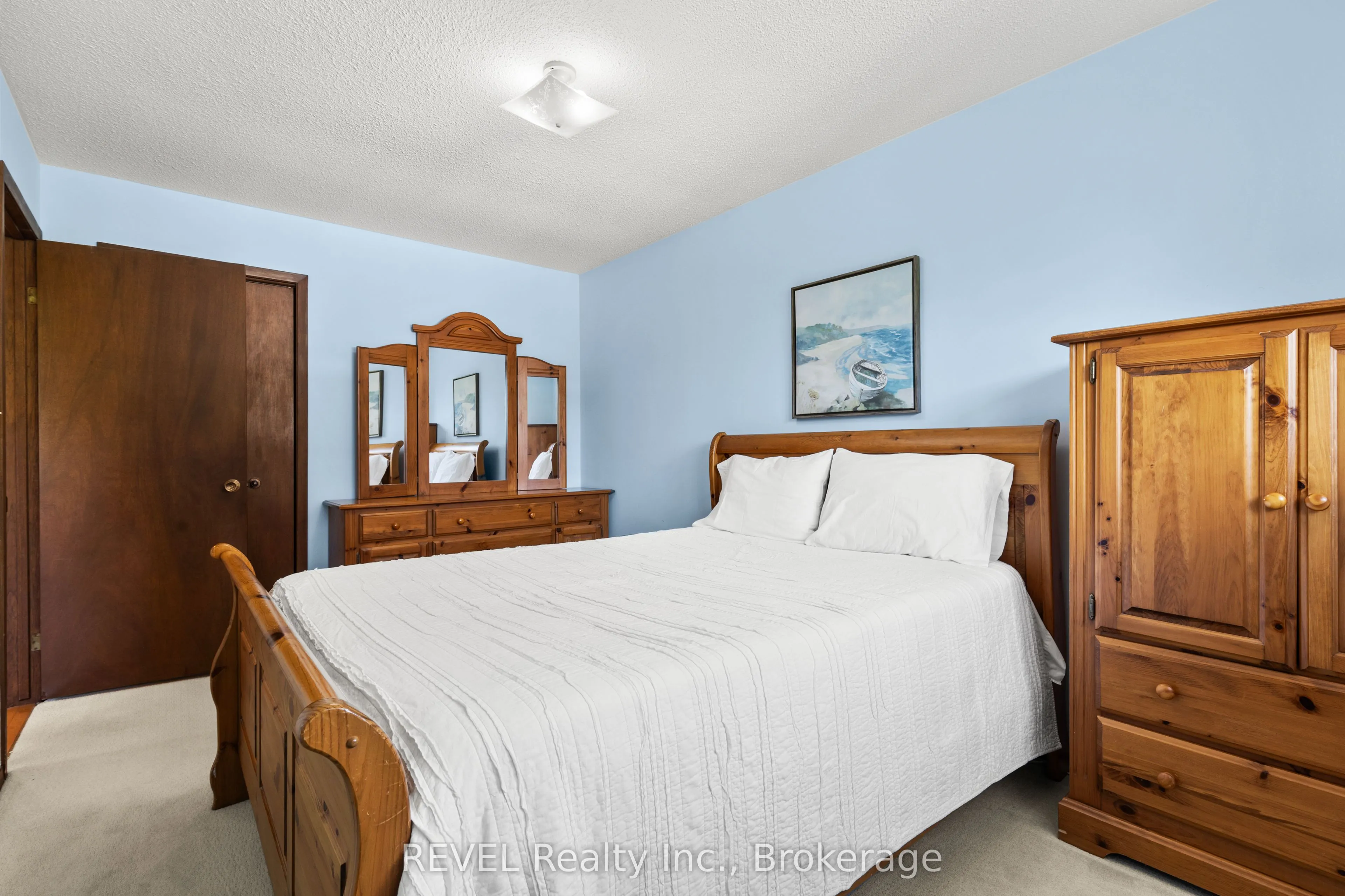 6 Lakebreeze Crescent