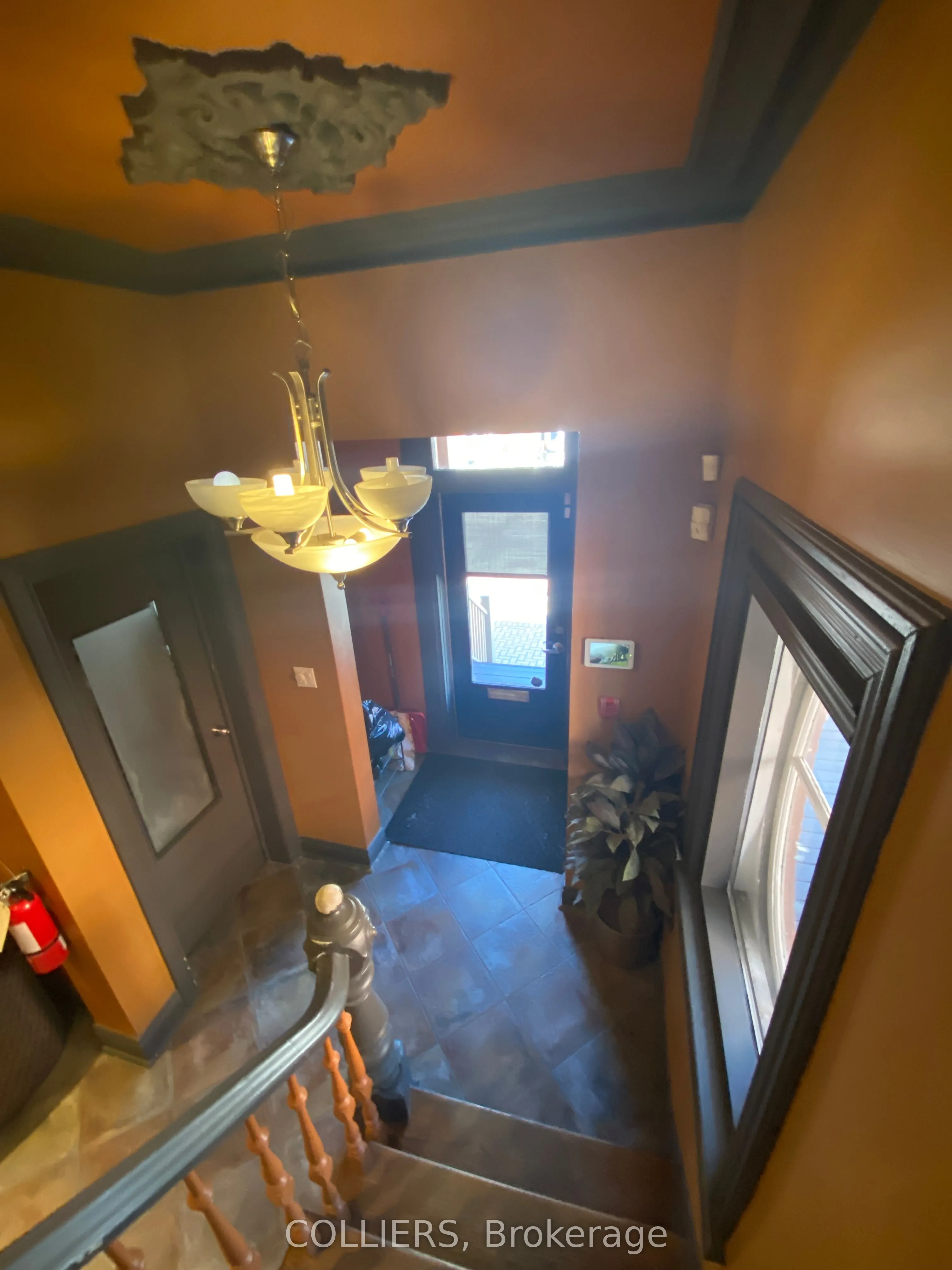 464 Somerset Street W