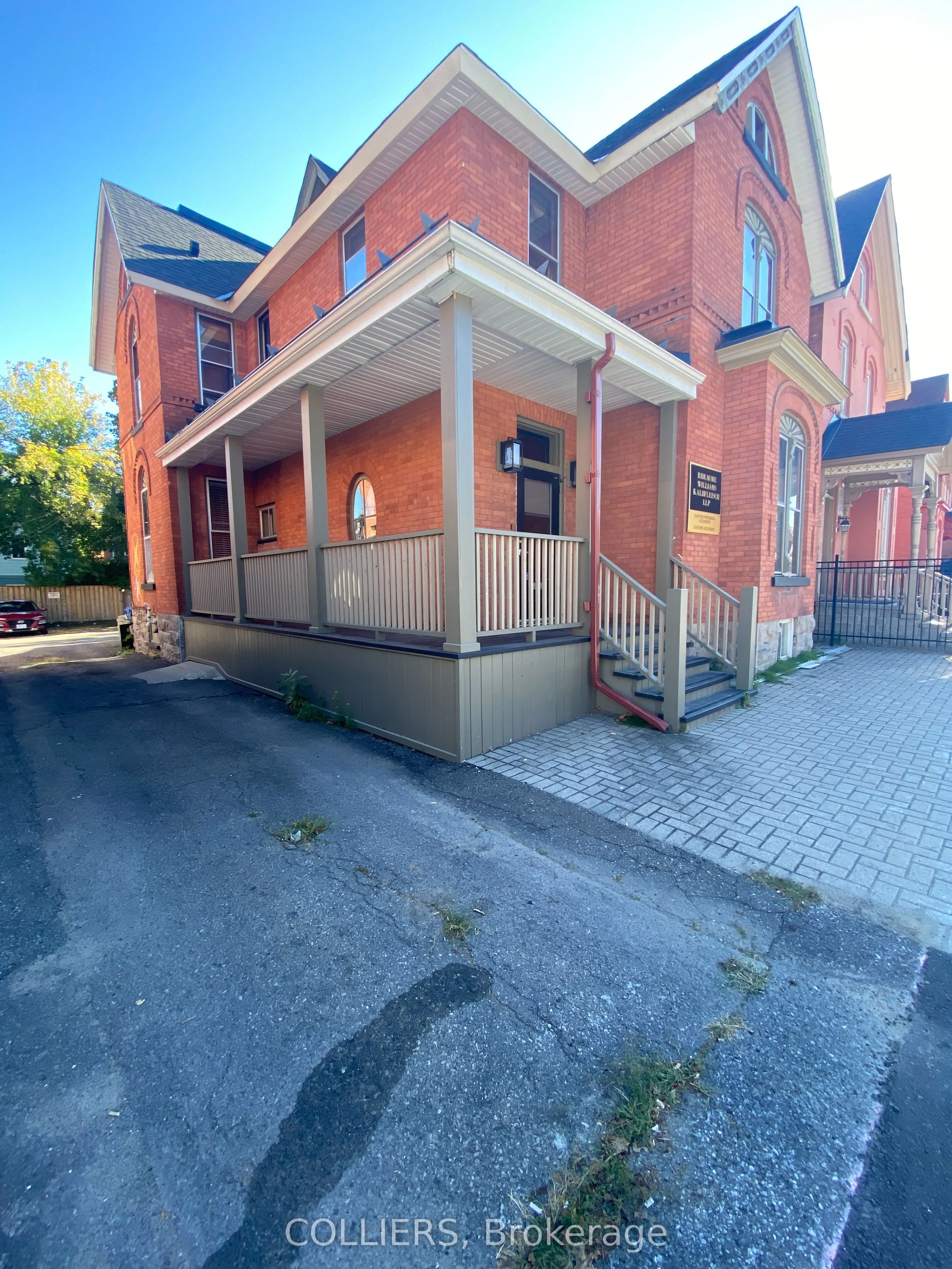 464 Somerset Street W