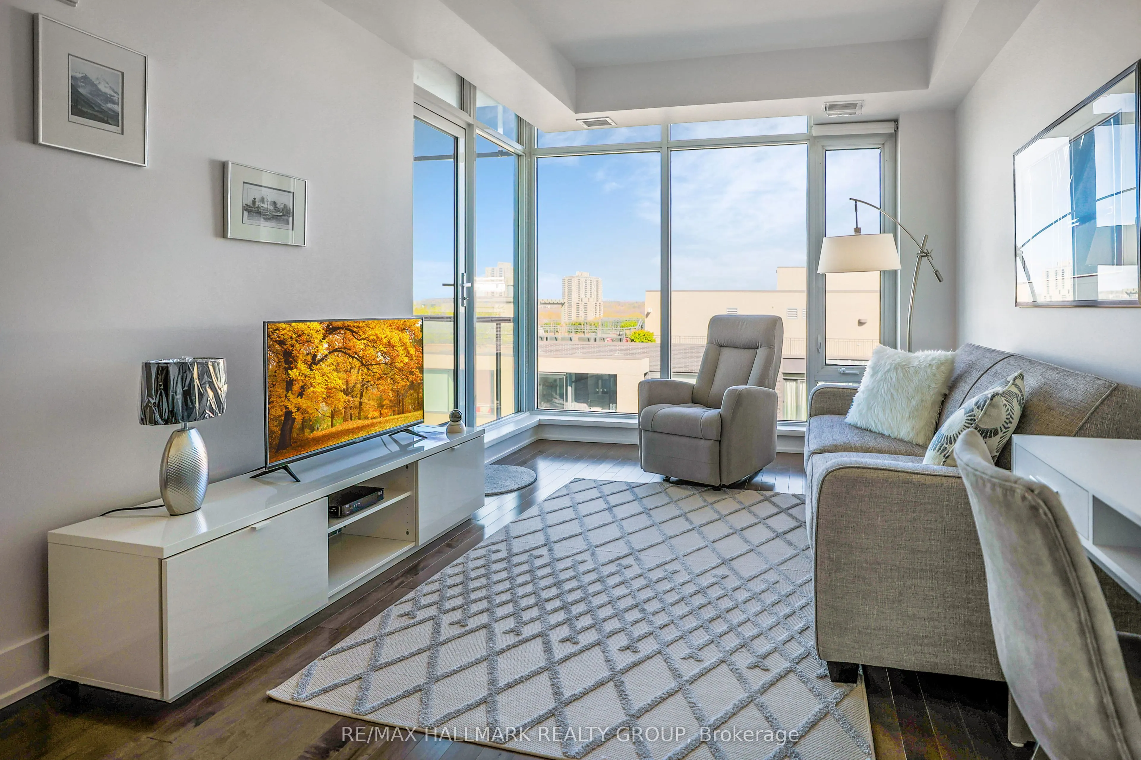 98 Richmond Road, #710