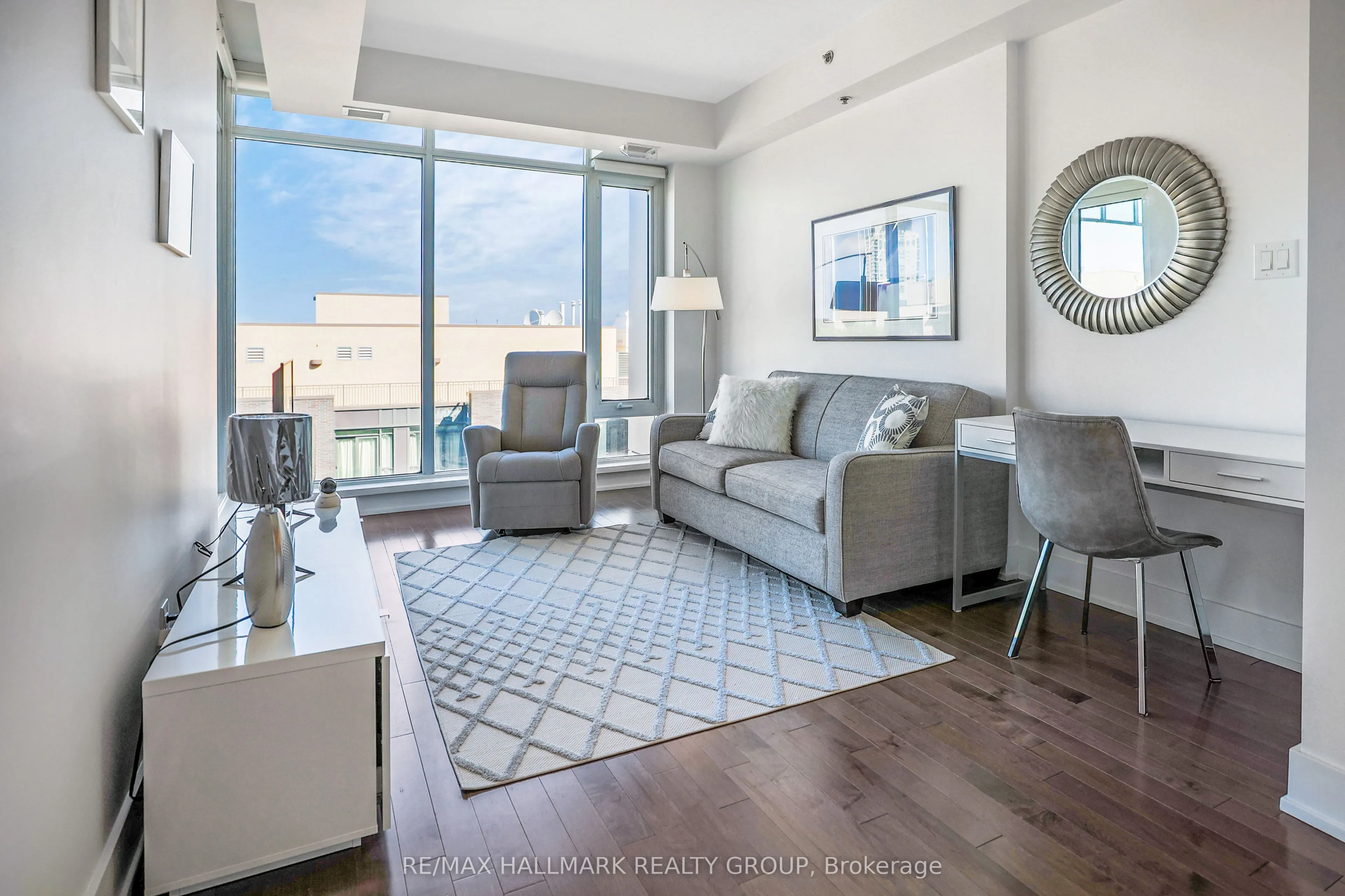 98 Richmond Road, #710