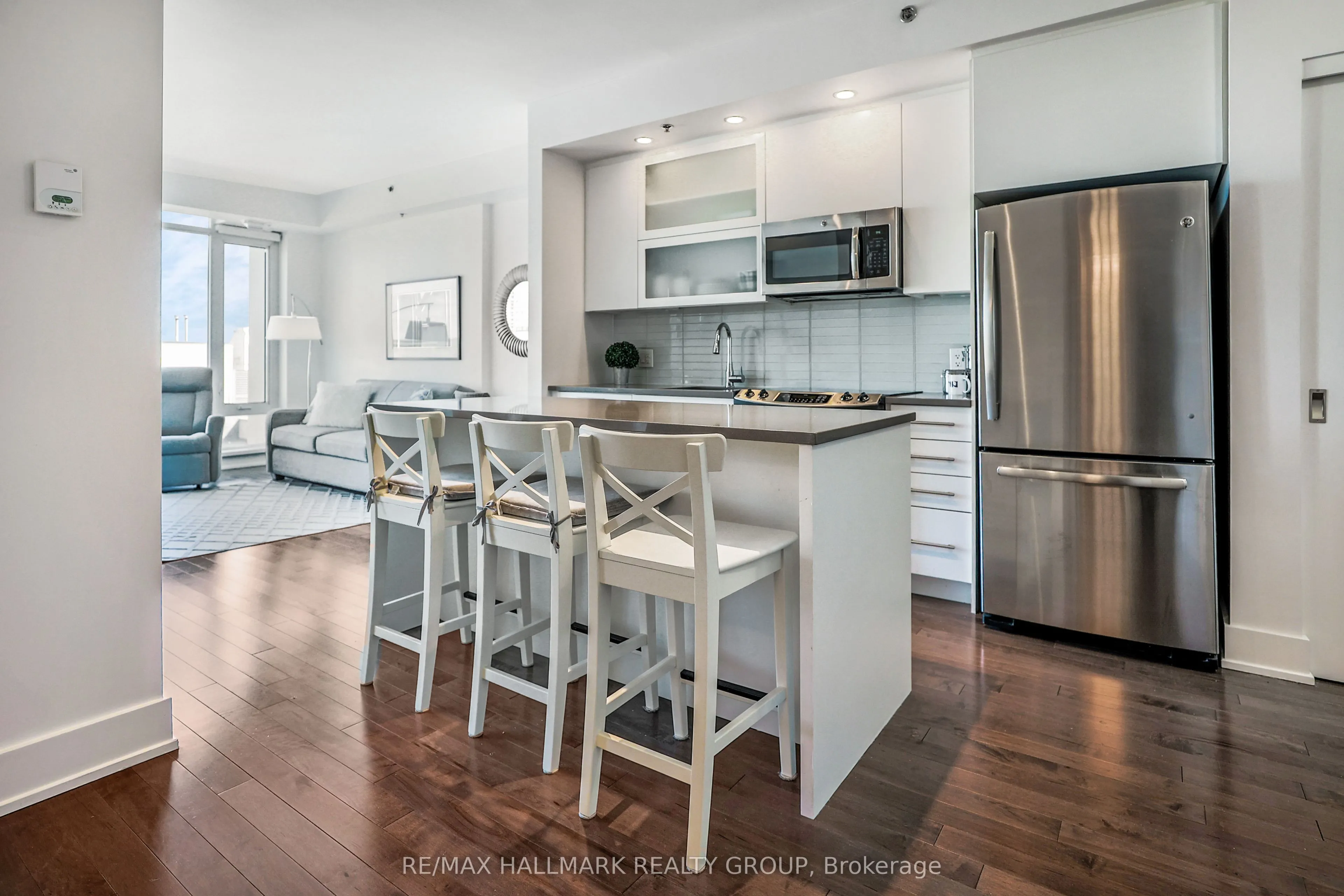 98 Richmond Road, #710