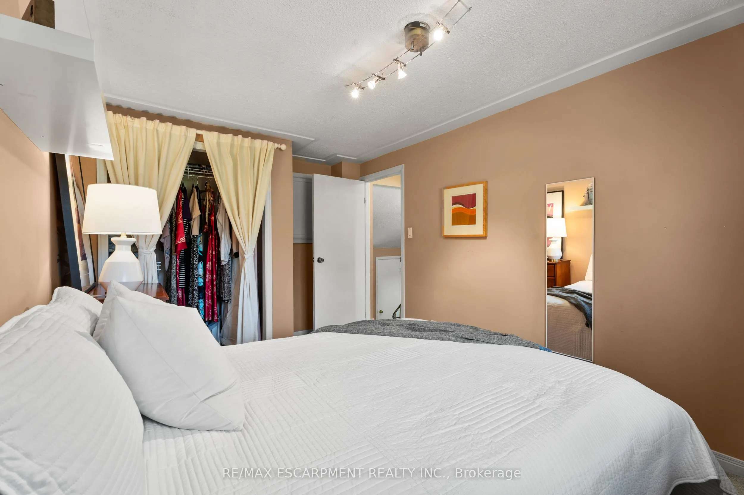 444 Stone Church Road W, #N1