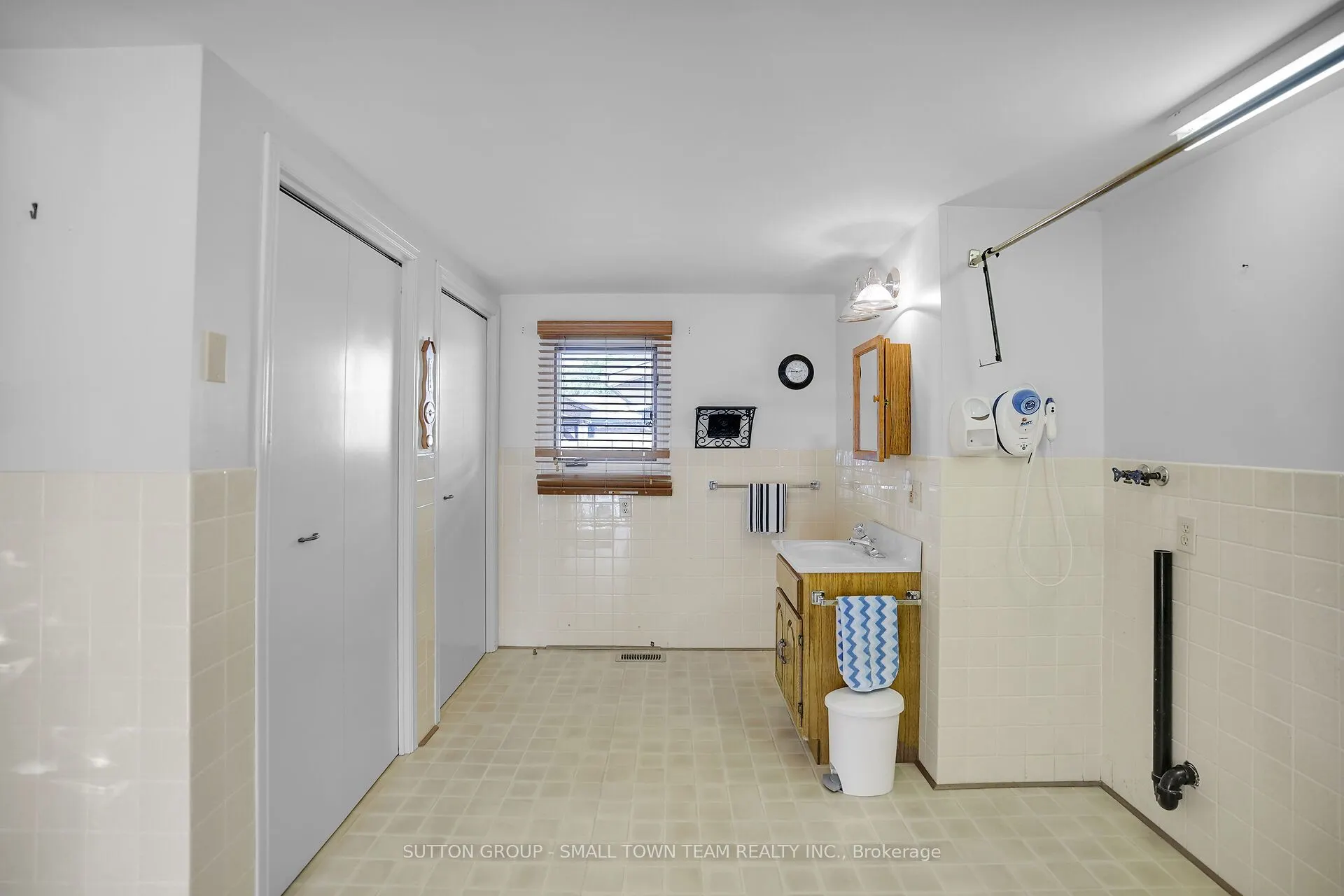 110 John Street W