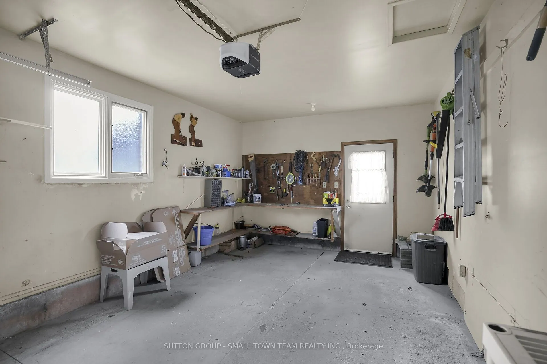 110 John Street W