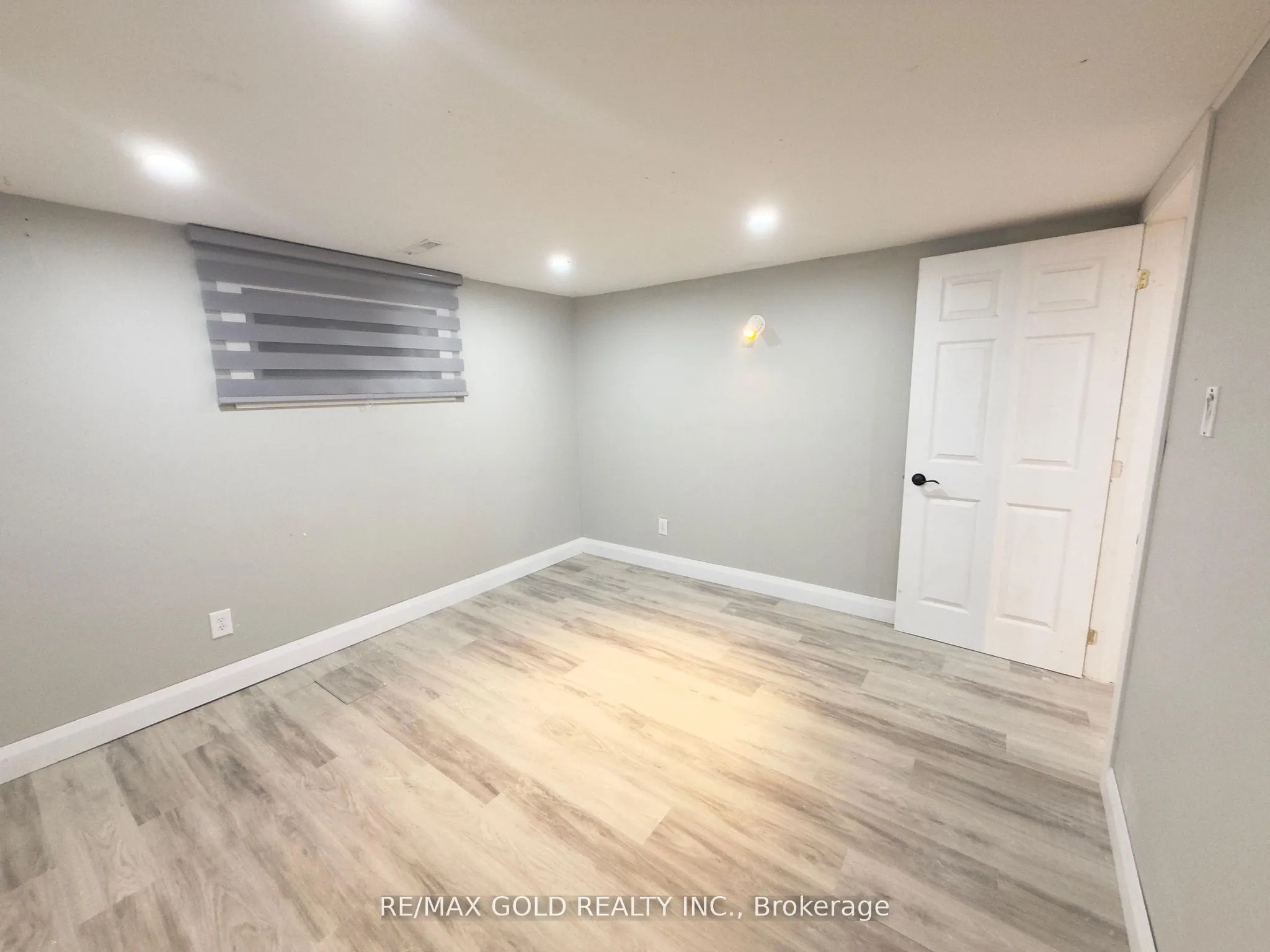 156 Mooregate Crescent, #Lower