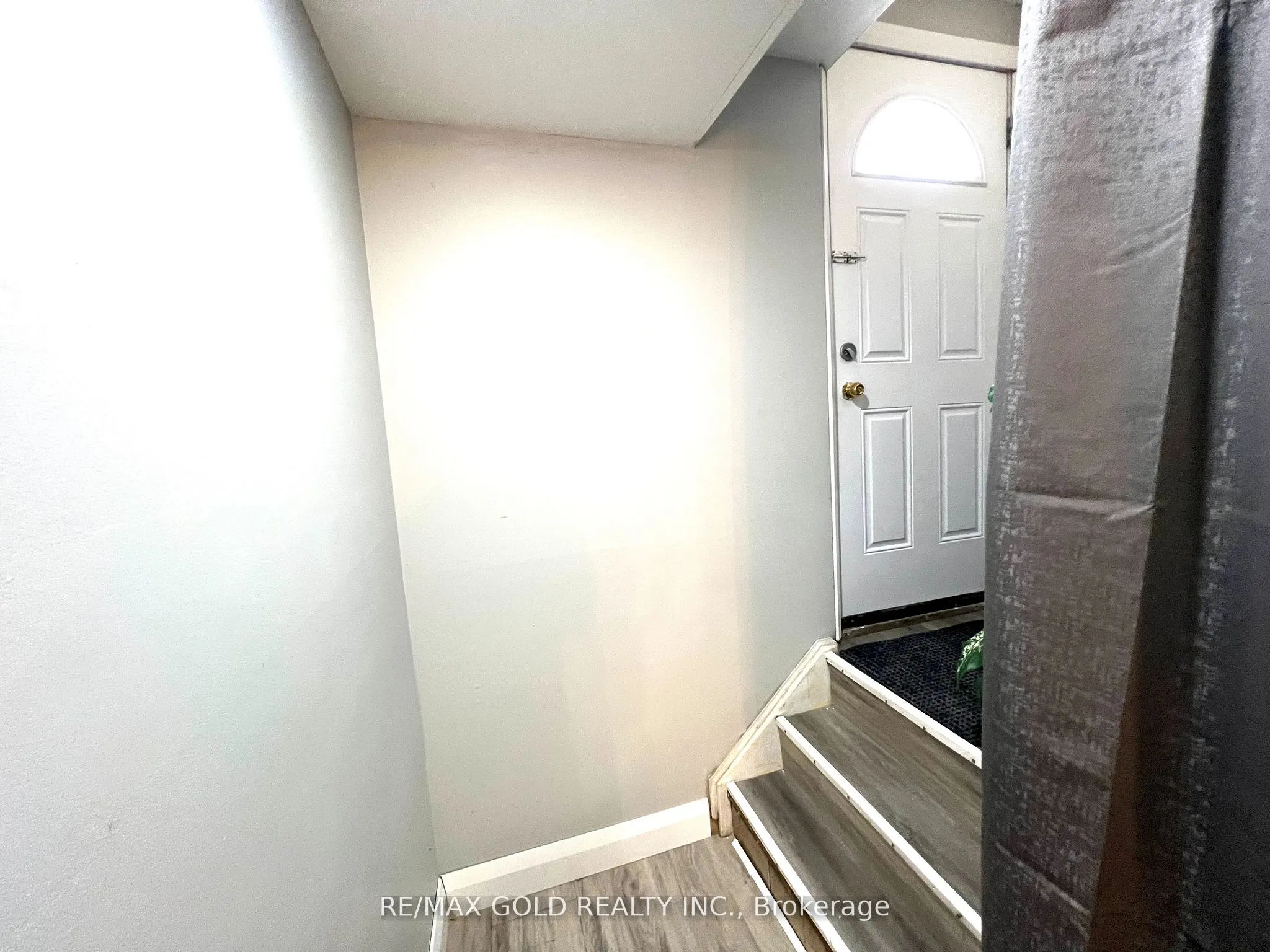 156 Mooregate Crescent, #Lower