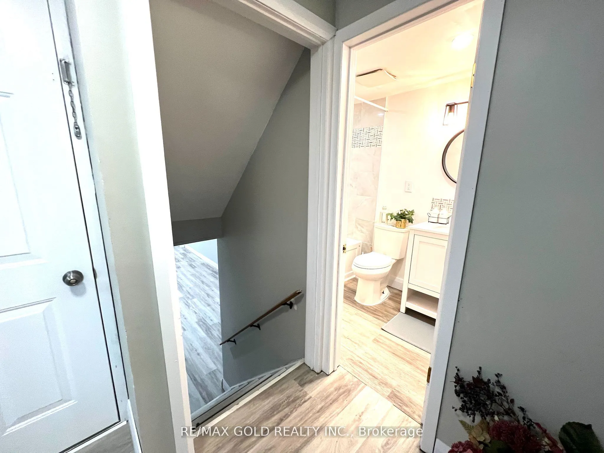 156 Mooregate Crescent, #Lower