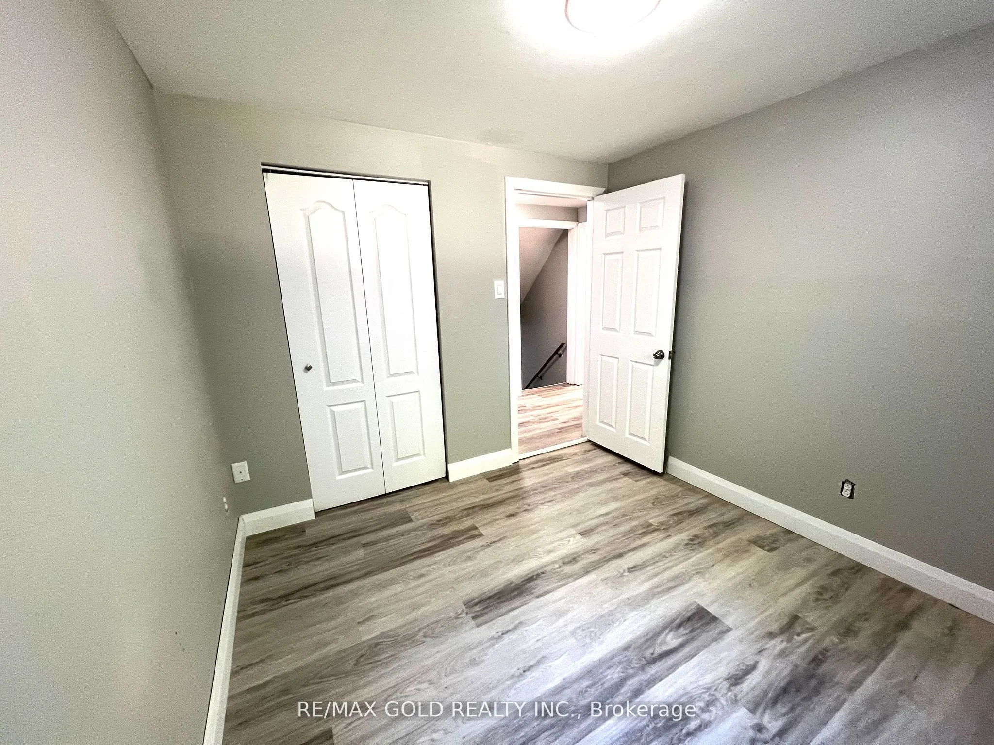 156 Mooregate Crescent, #Lower