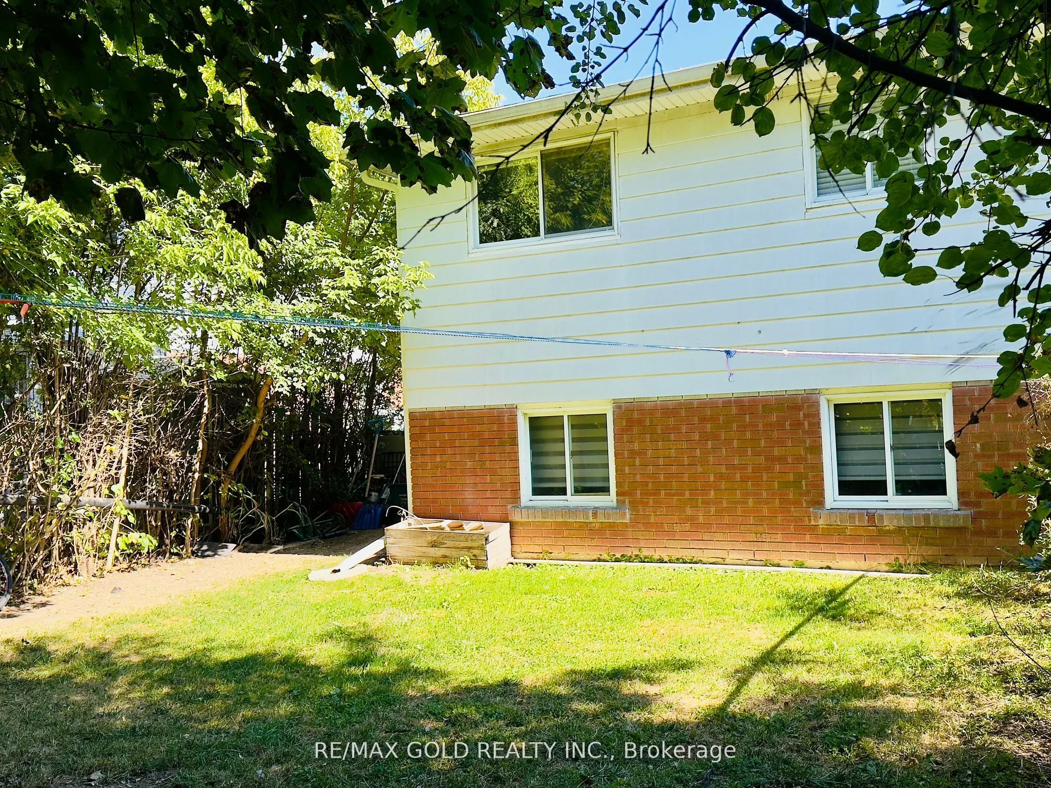 156 Mooregate Crescent, #Lower