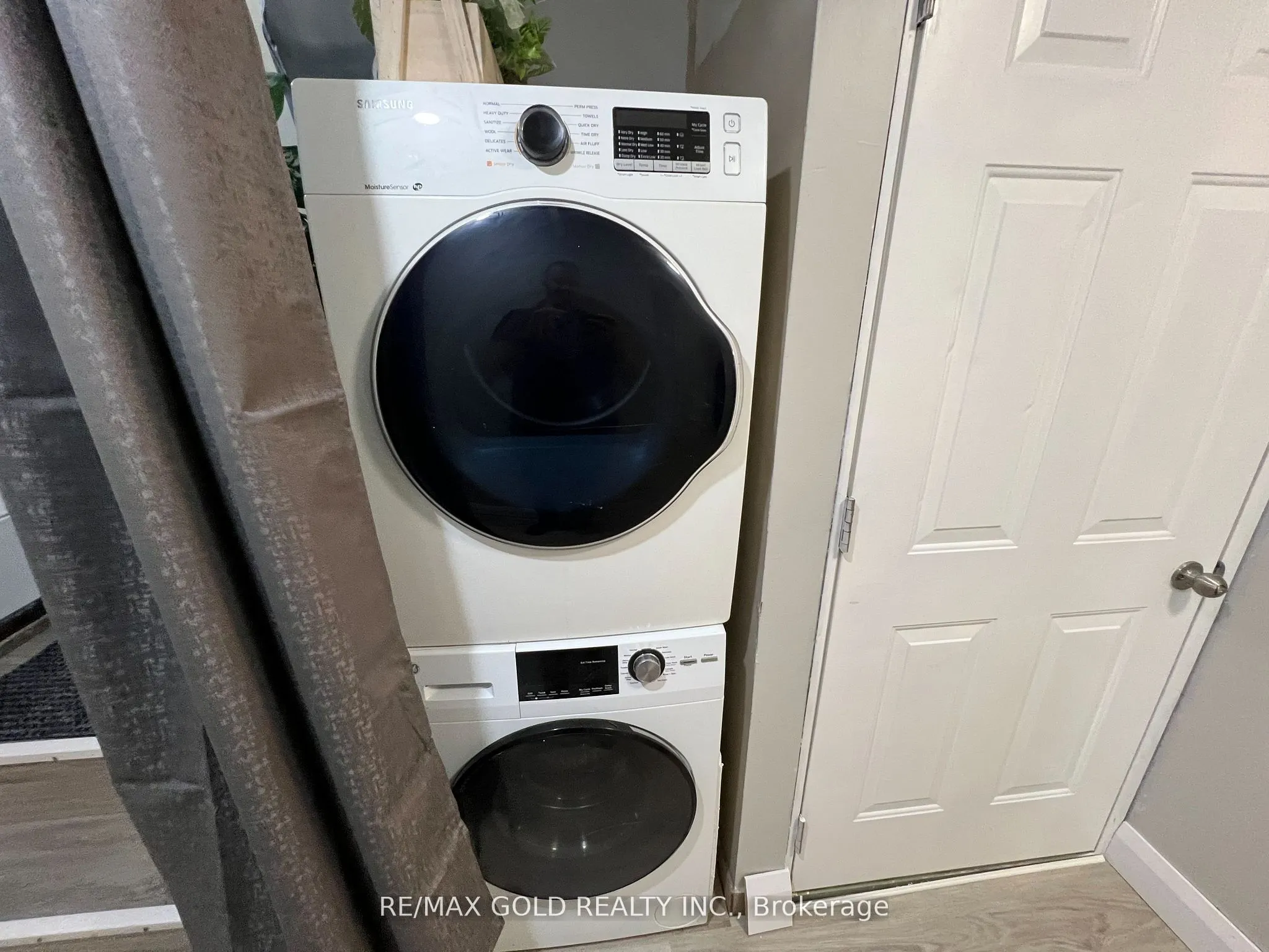 156 Mooregate Crescent, #Lower