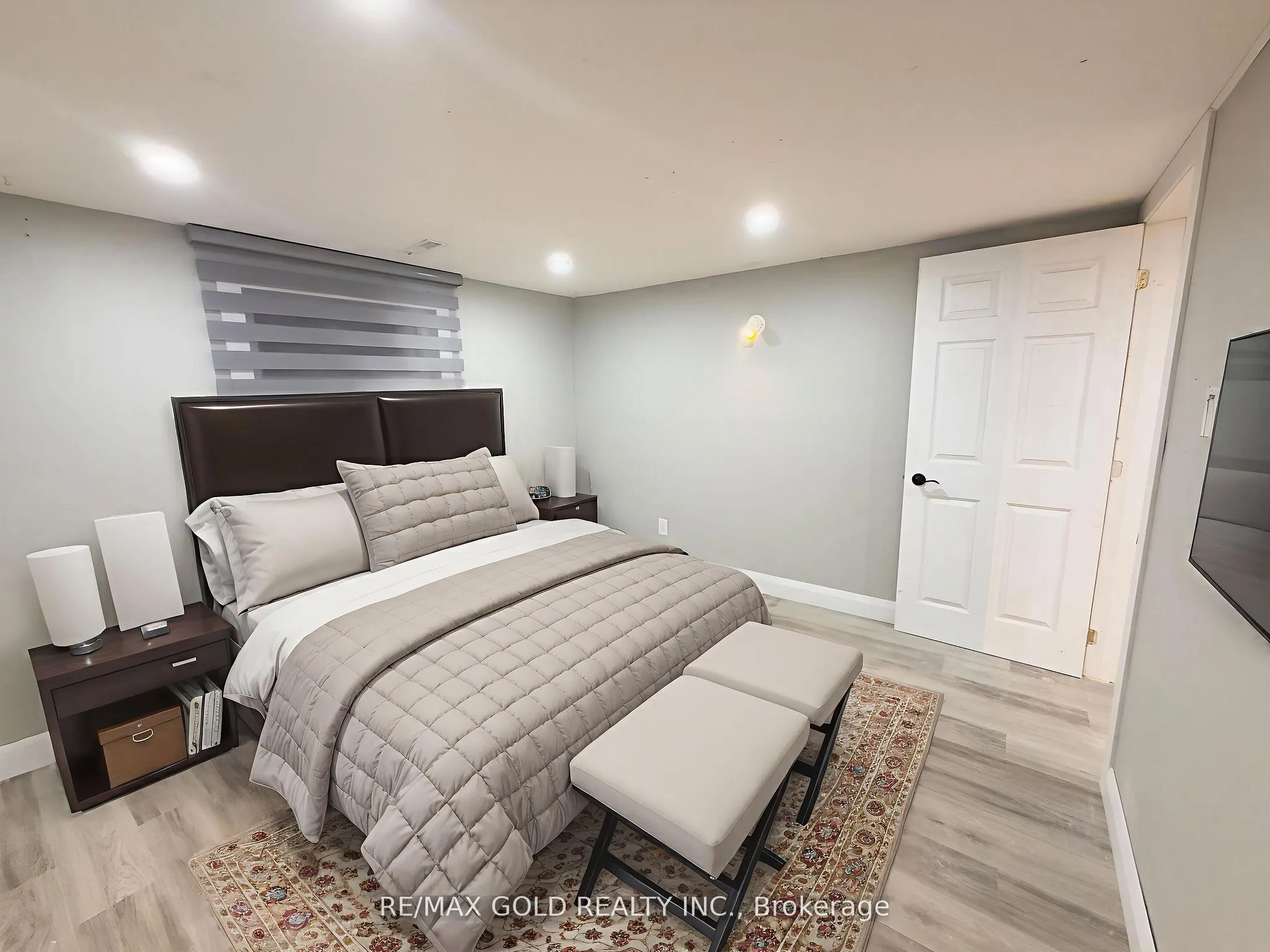 156 Mooregate Crescent, #Lower