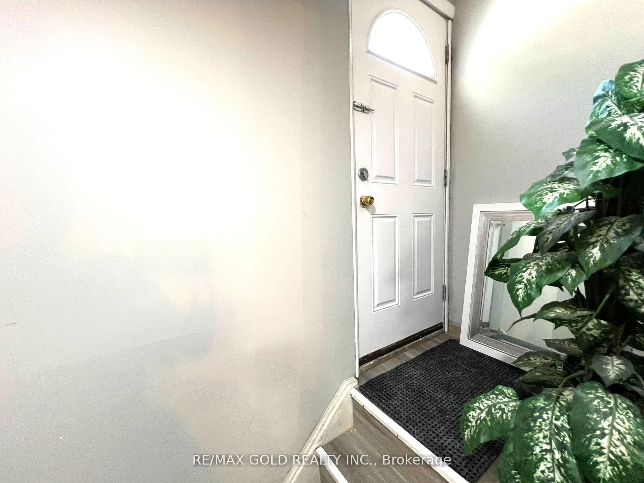 156 Mooregate Crescent, #Lower