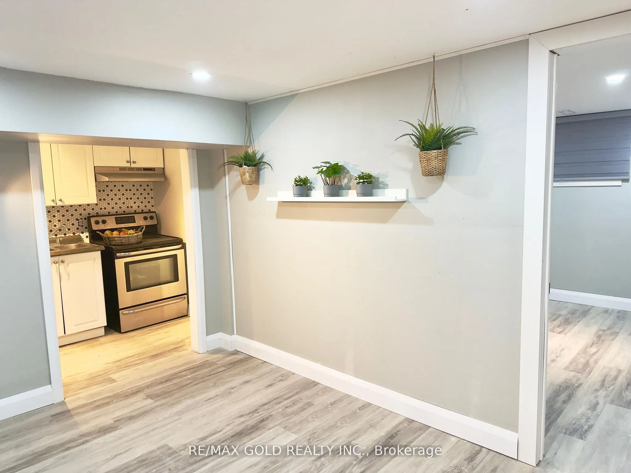 156 Mooregate Crescent, #Lower