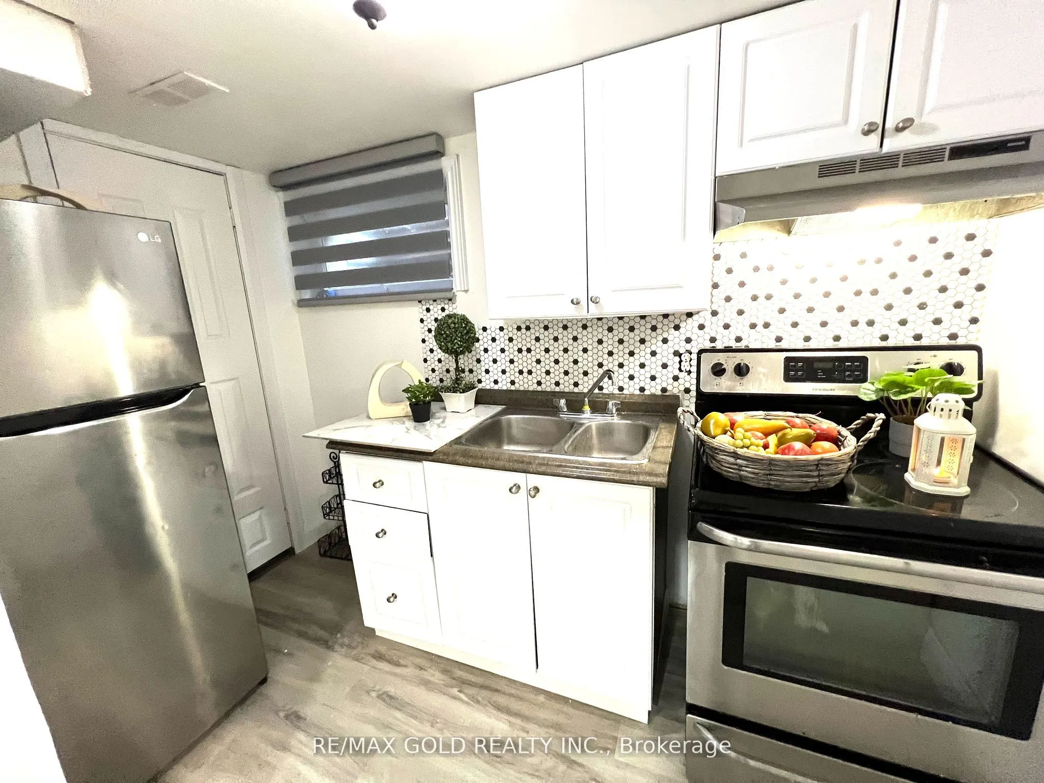 156 Mooregate Crescent, #Lower