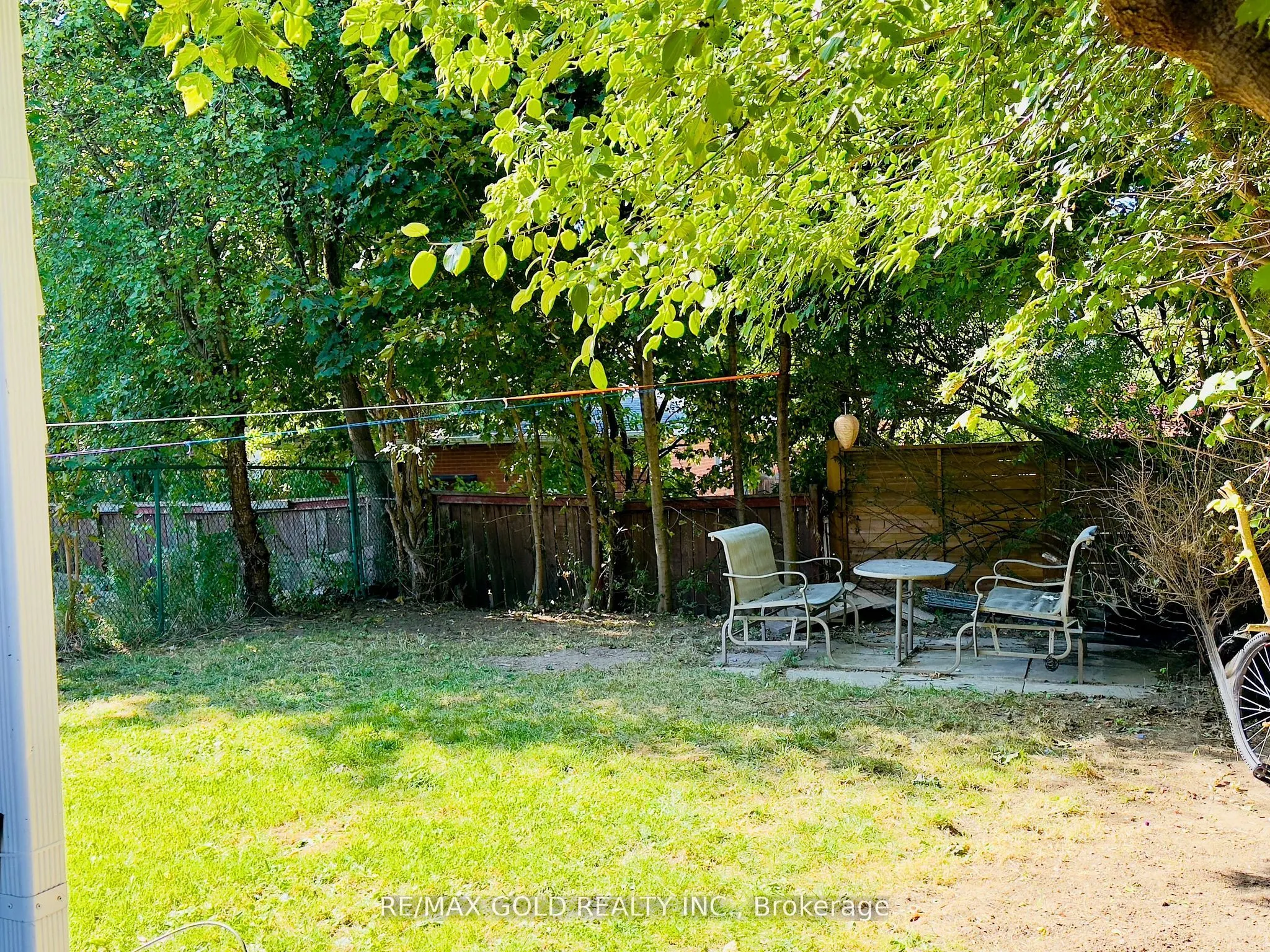 156 Mooregate Crescent, #Lower