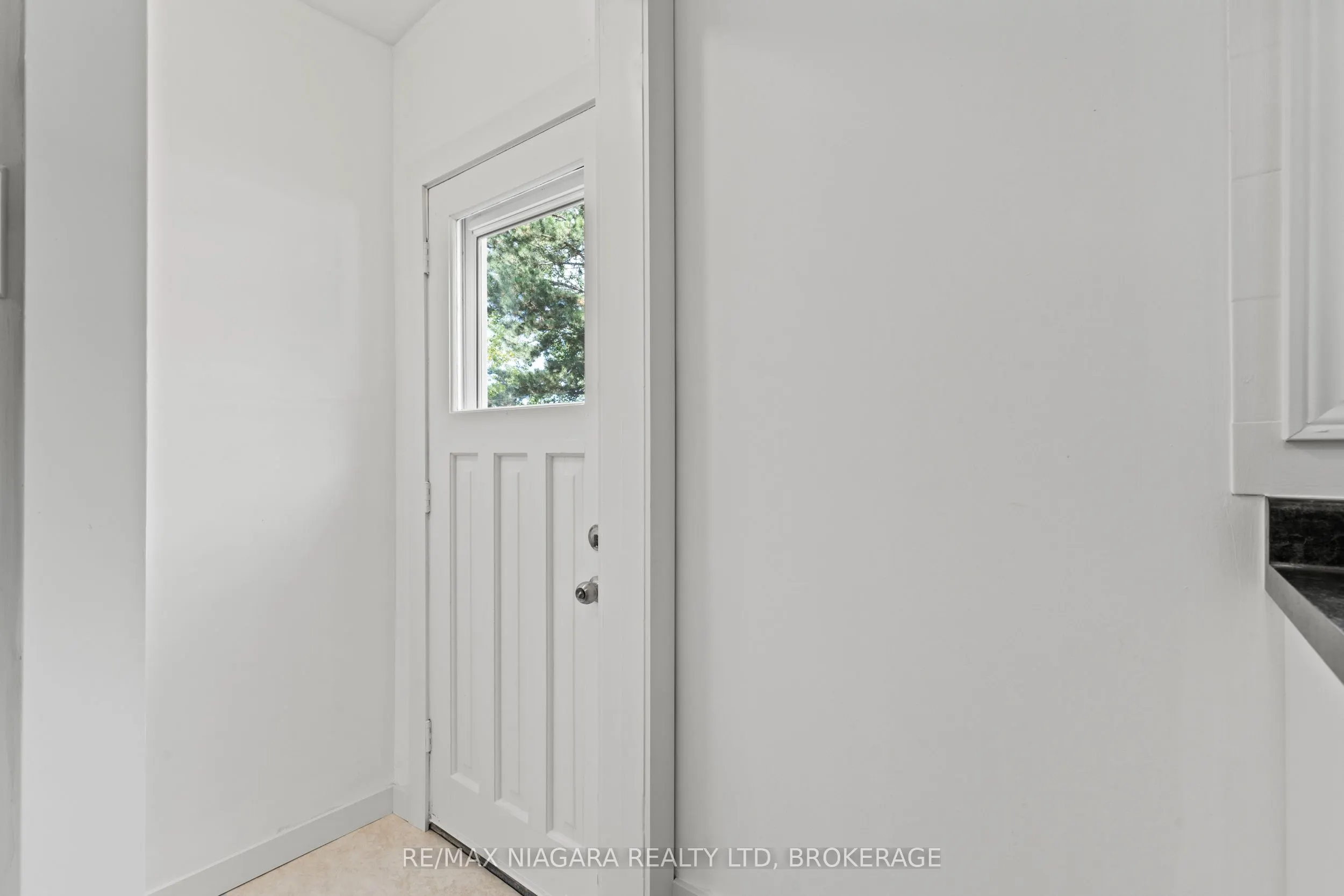 35 Lafayette Drive