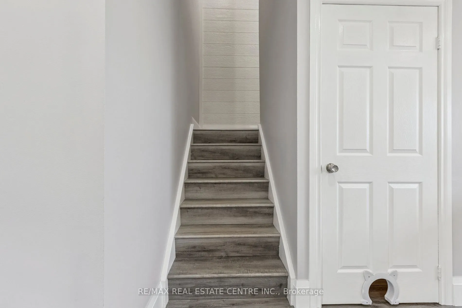 122 Mooregate Crescent