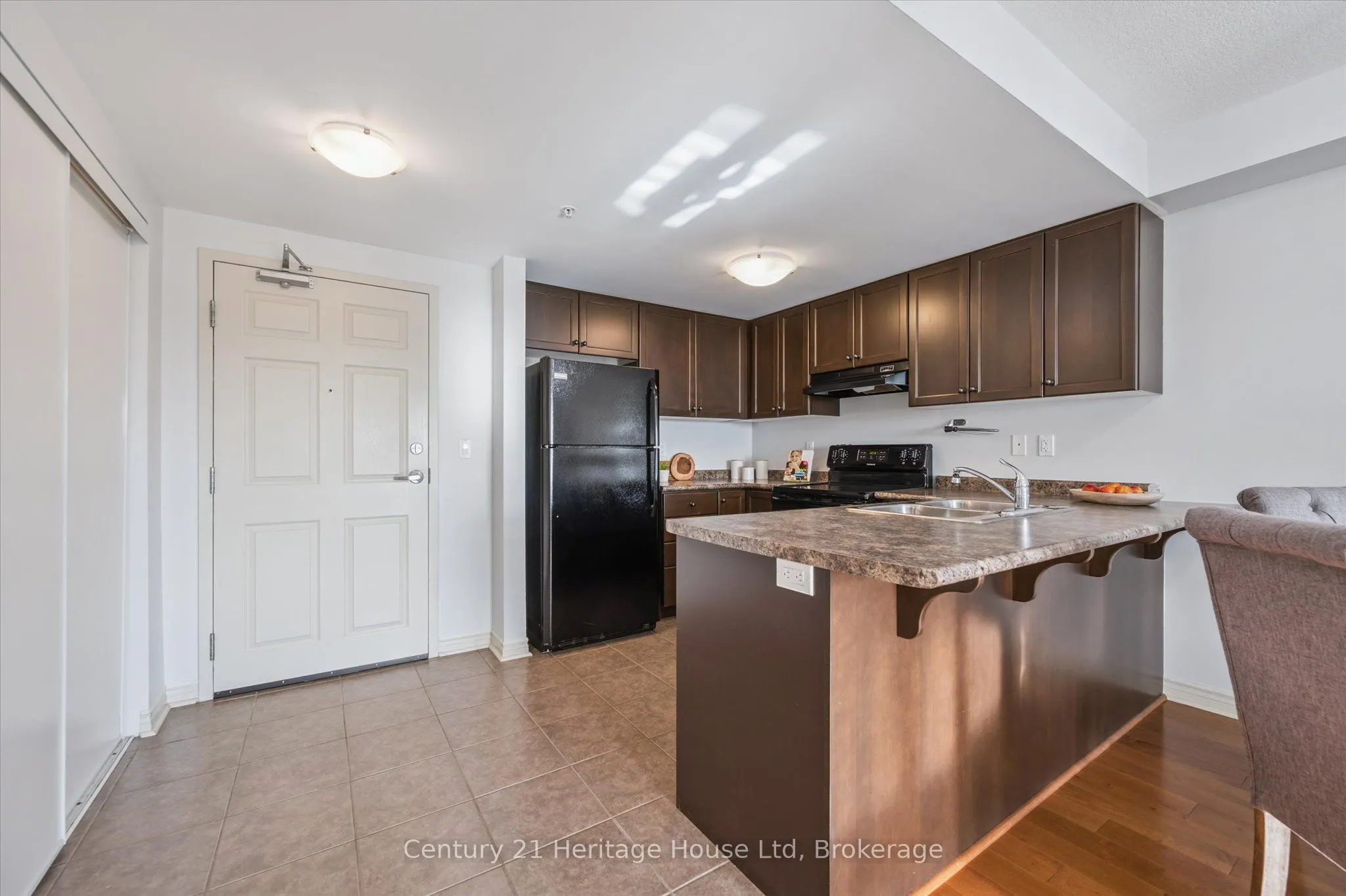 625 St David Street S, #414