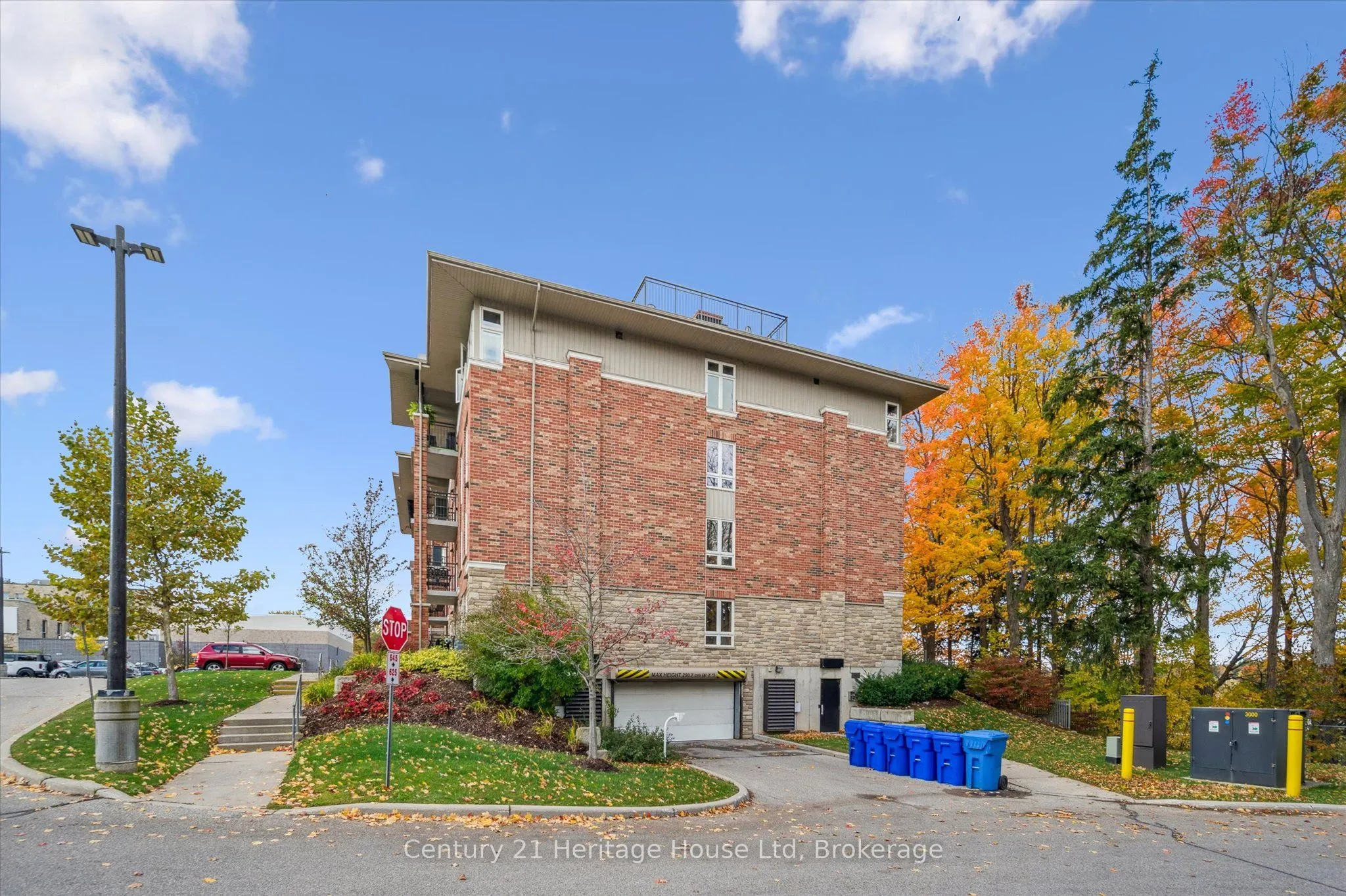 625 St David Street S, #414