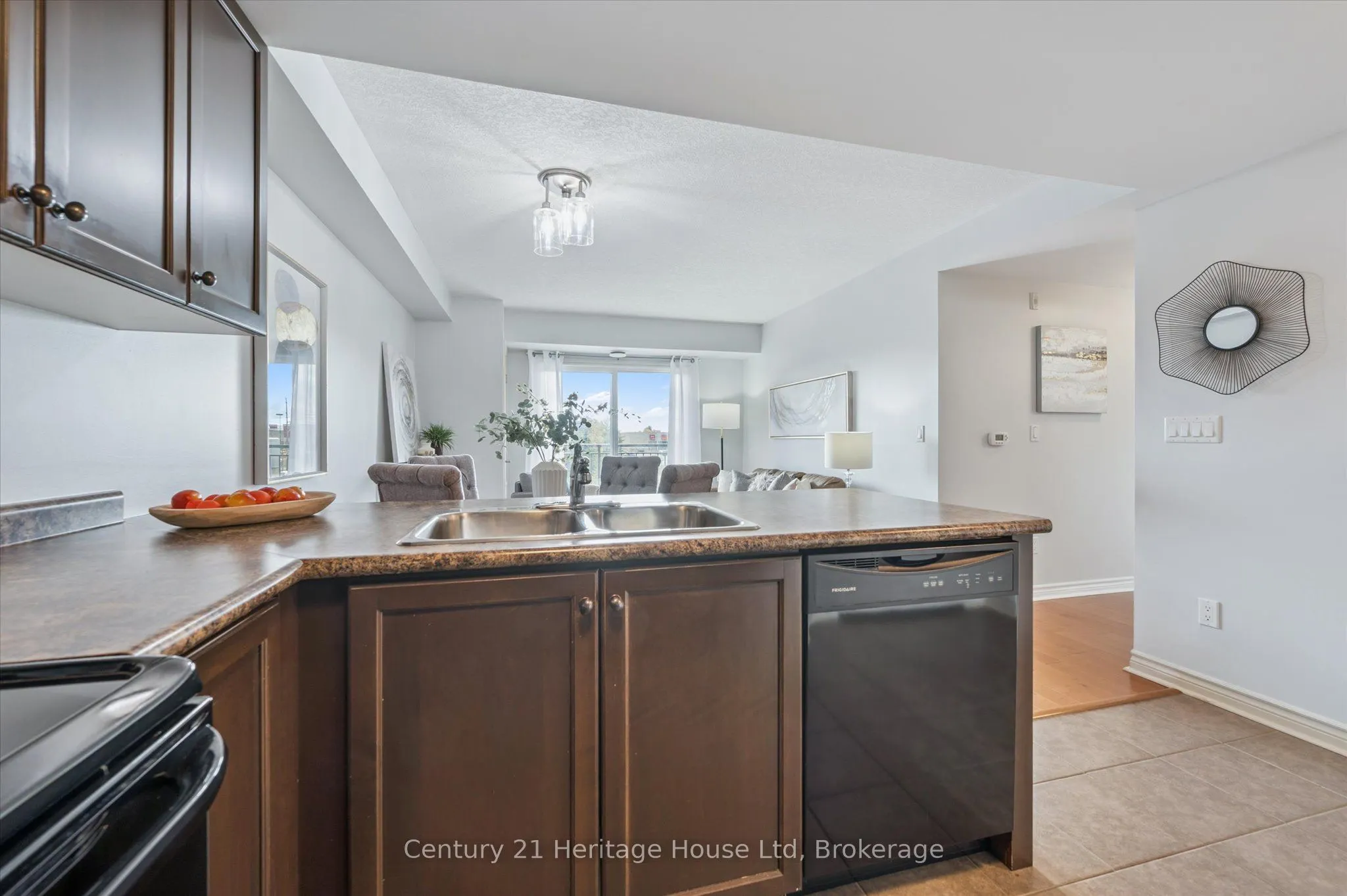 625 St David Street S, #414