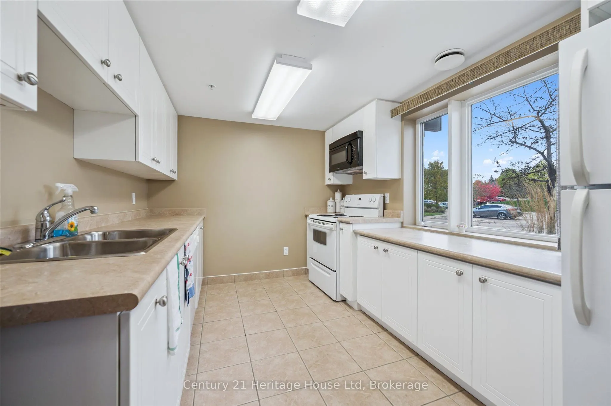 625 St David Street S, #414