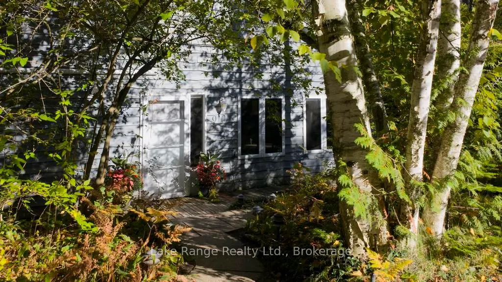 910 Victoria Road