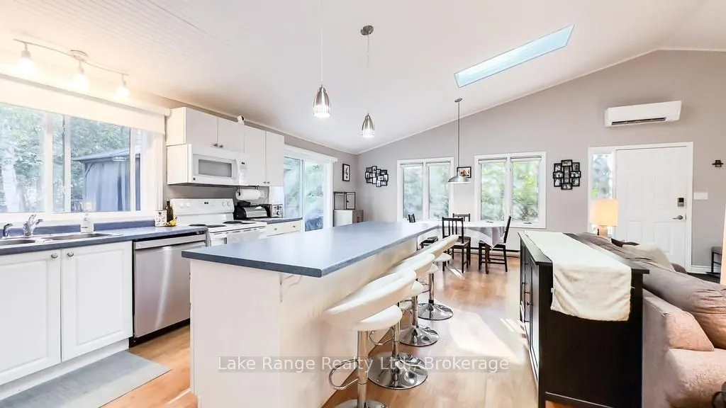 910 Victoria Road