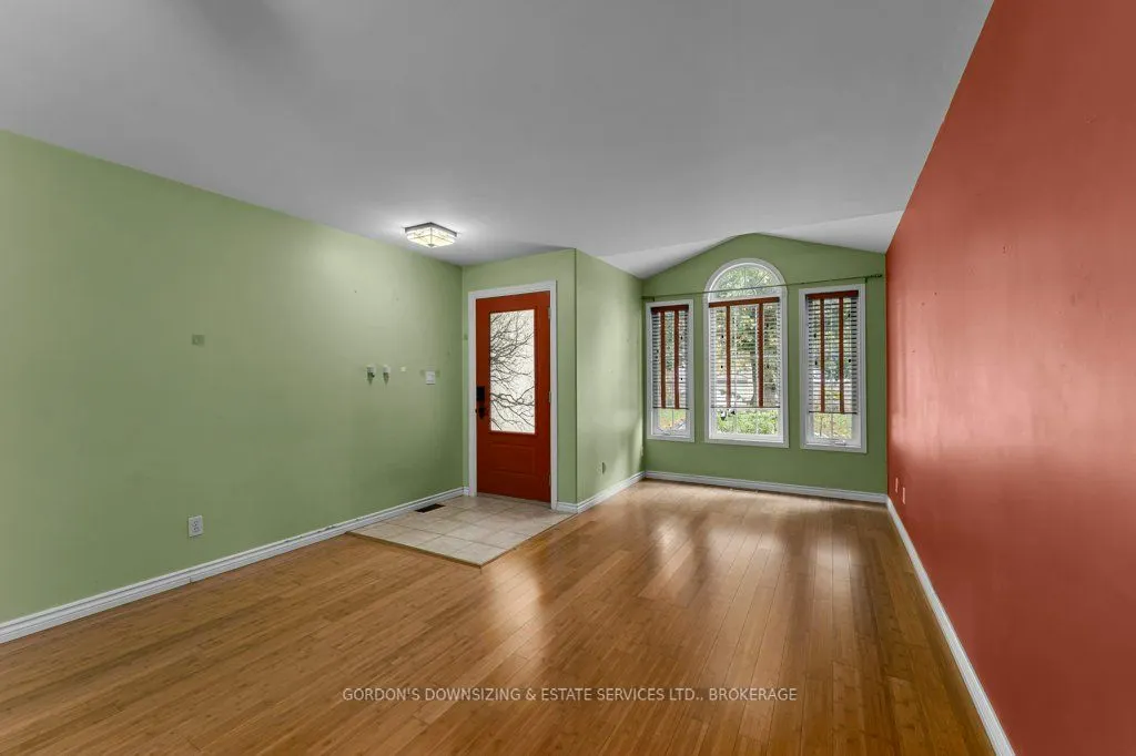 464 Freeman Crescent
