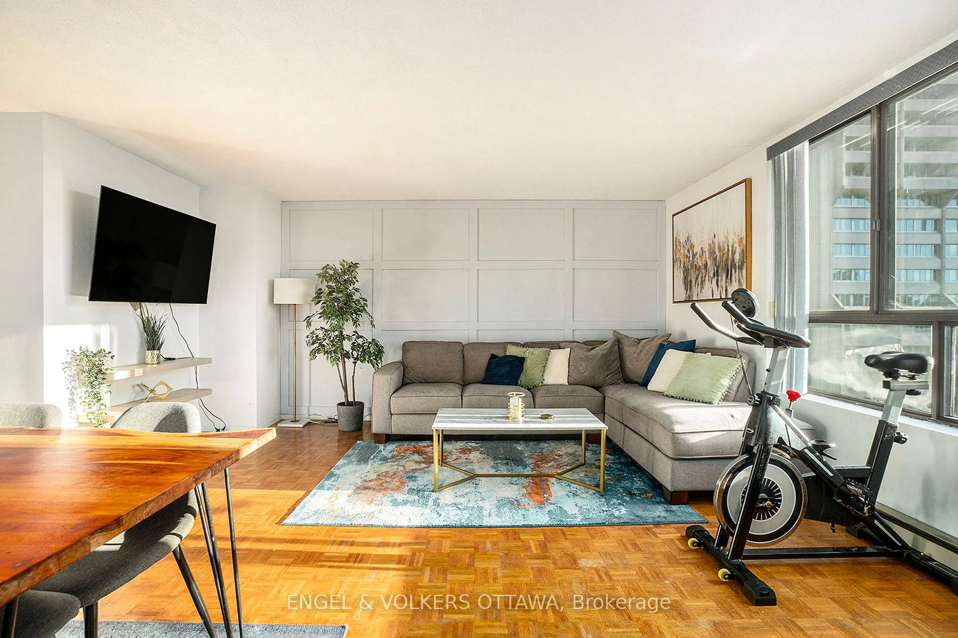 475 Laurier Avenue W, #907