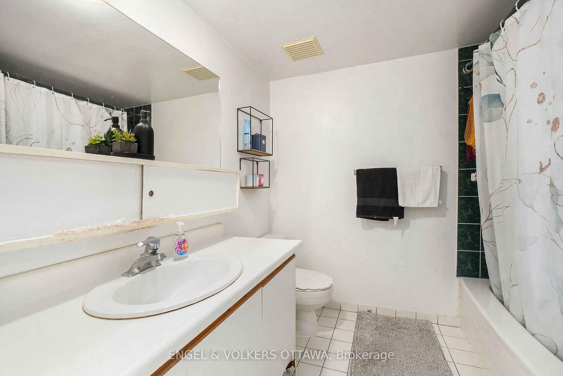 475 Laurier Avenue W, #907