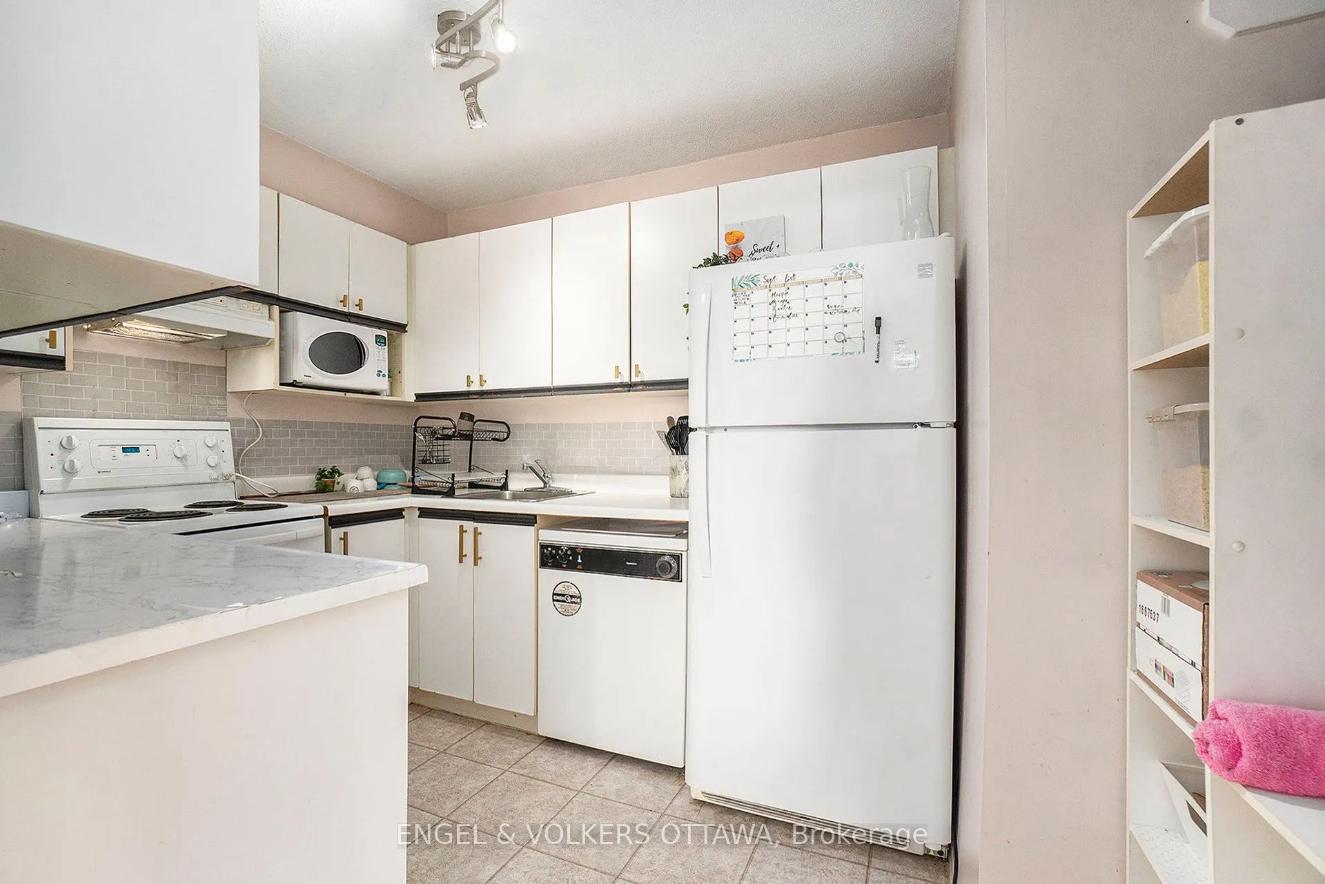 475 Laurier Avenue W, #907