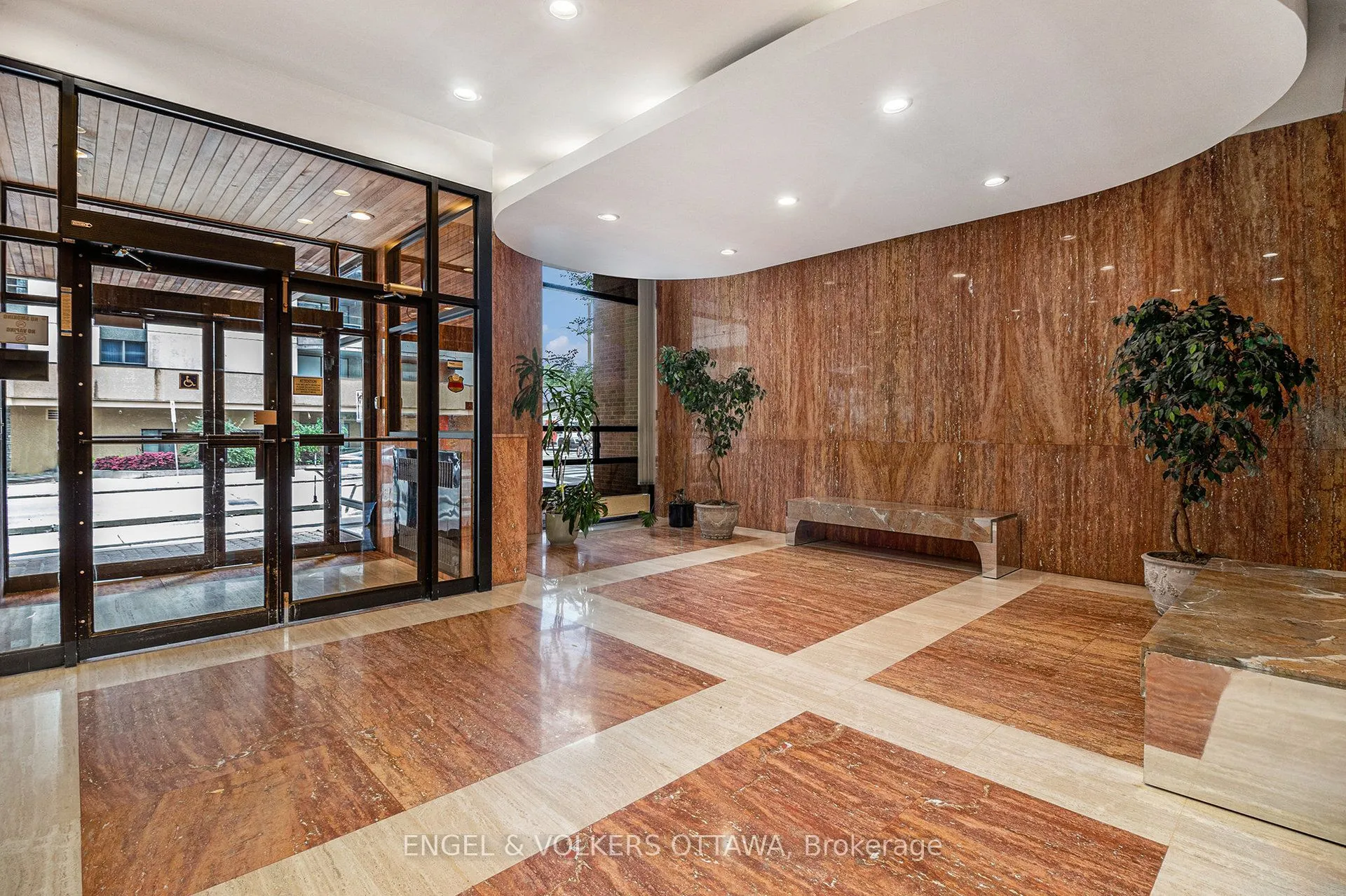 475 Laurier Avenue W, #907