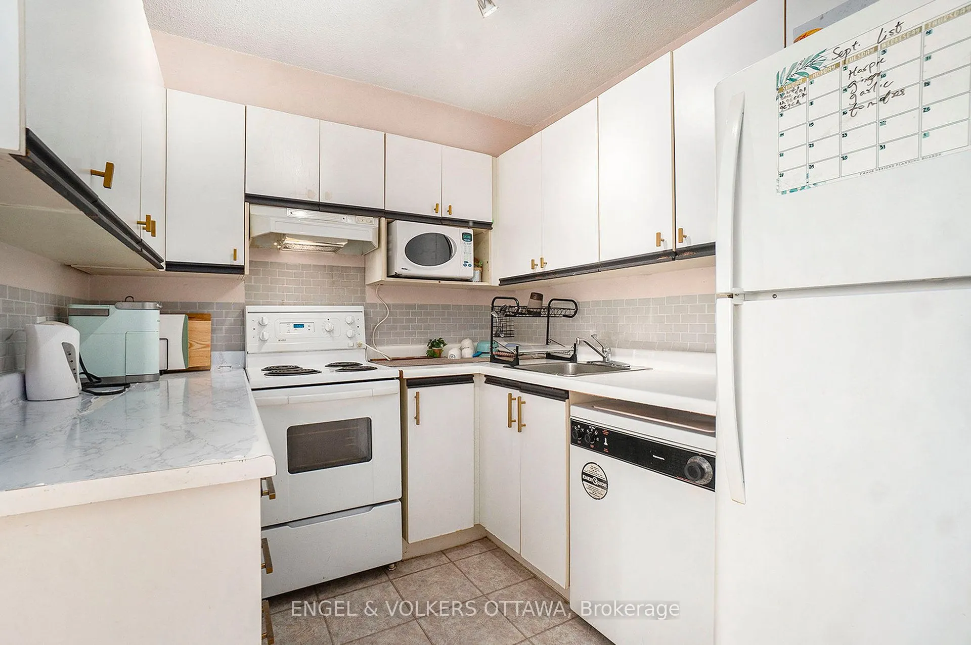 475 Laurier Avenue W, #907