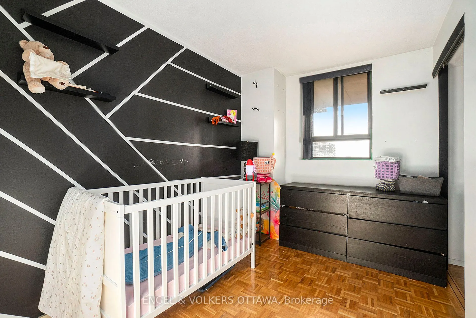 475 Laurier Avenue W, #907