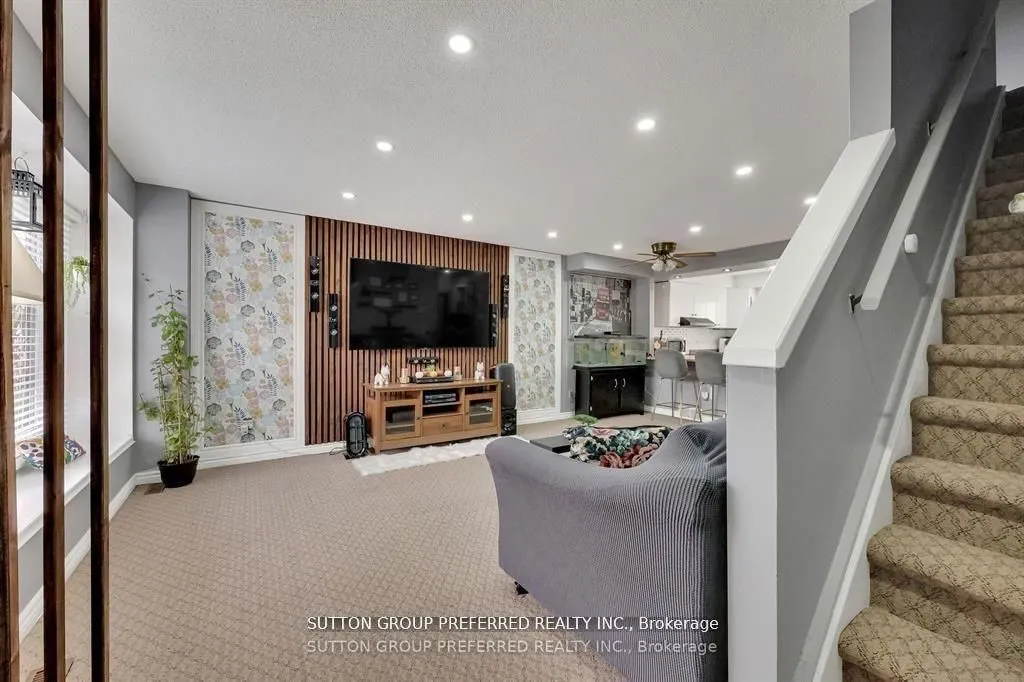 320 Westminster Avenue, #71