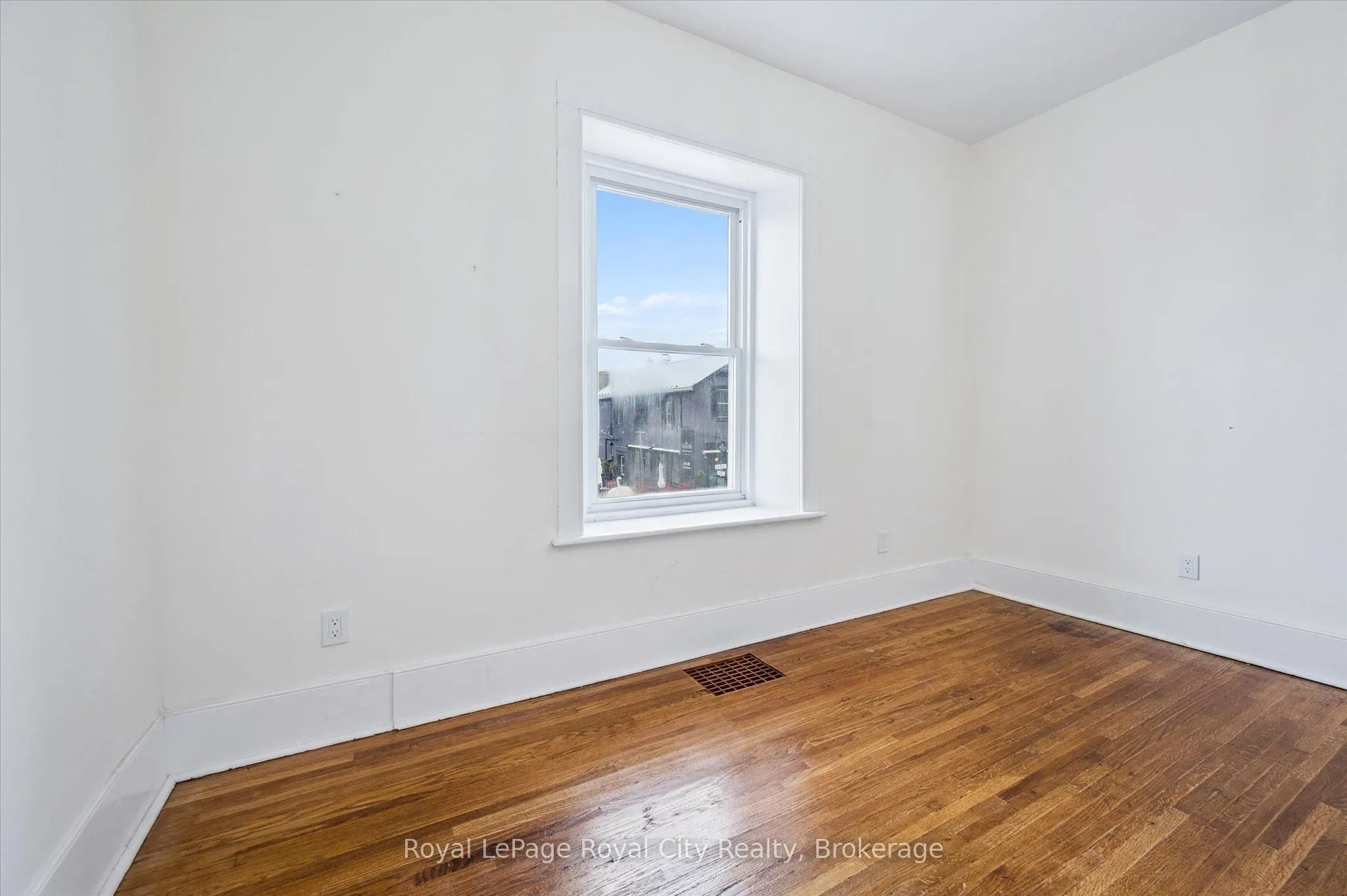 129 Metcalfe Street, #A