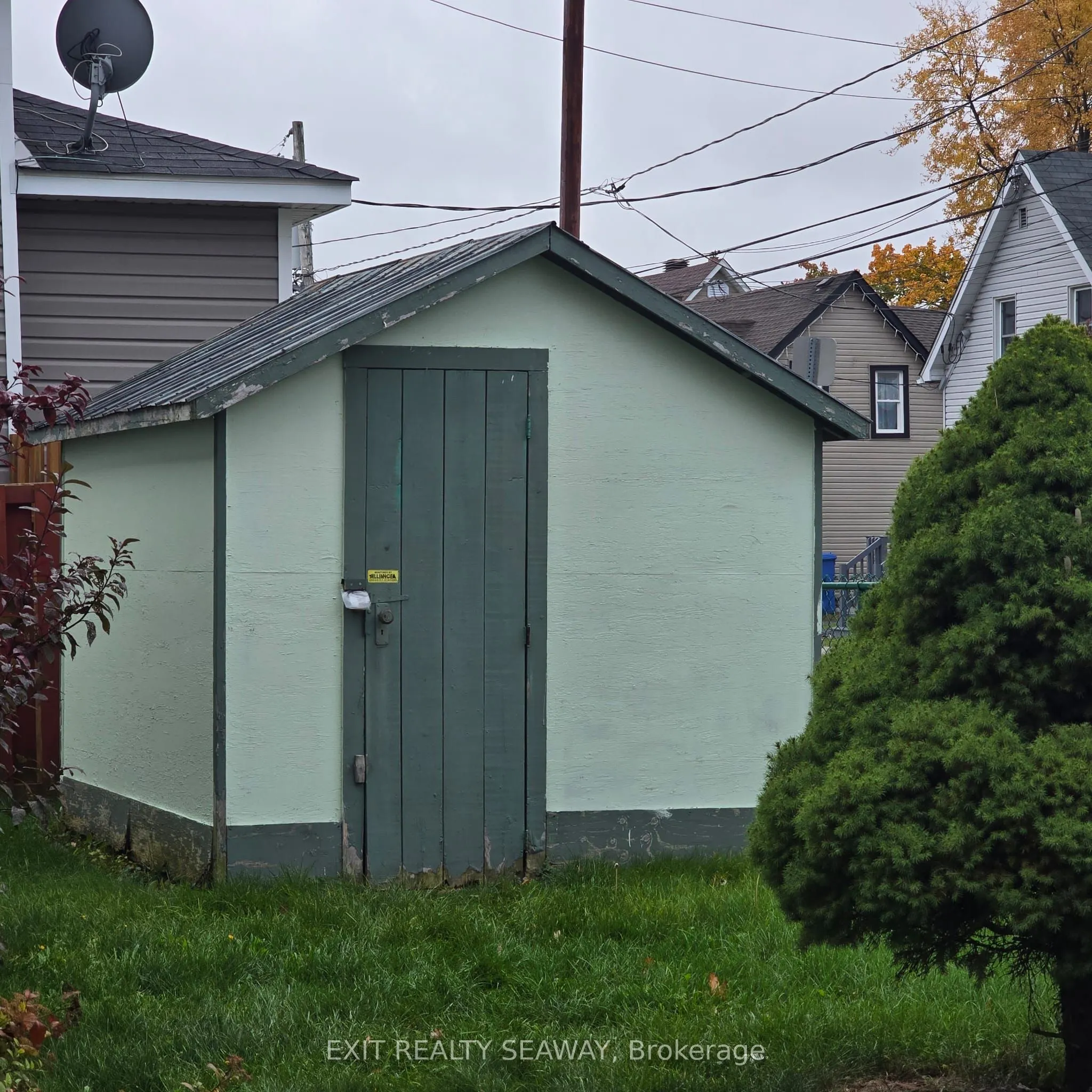 106 6th Street W