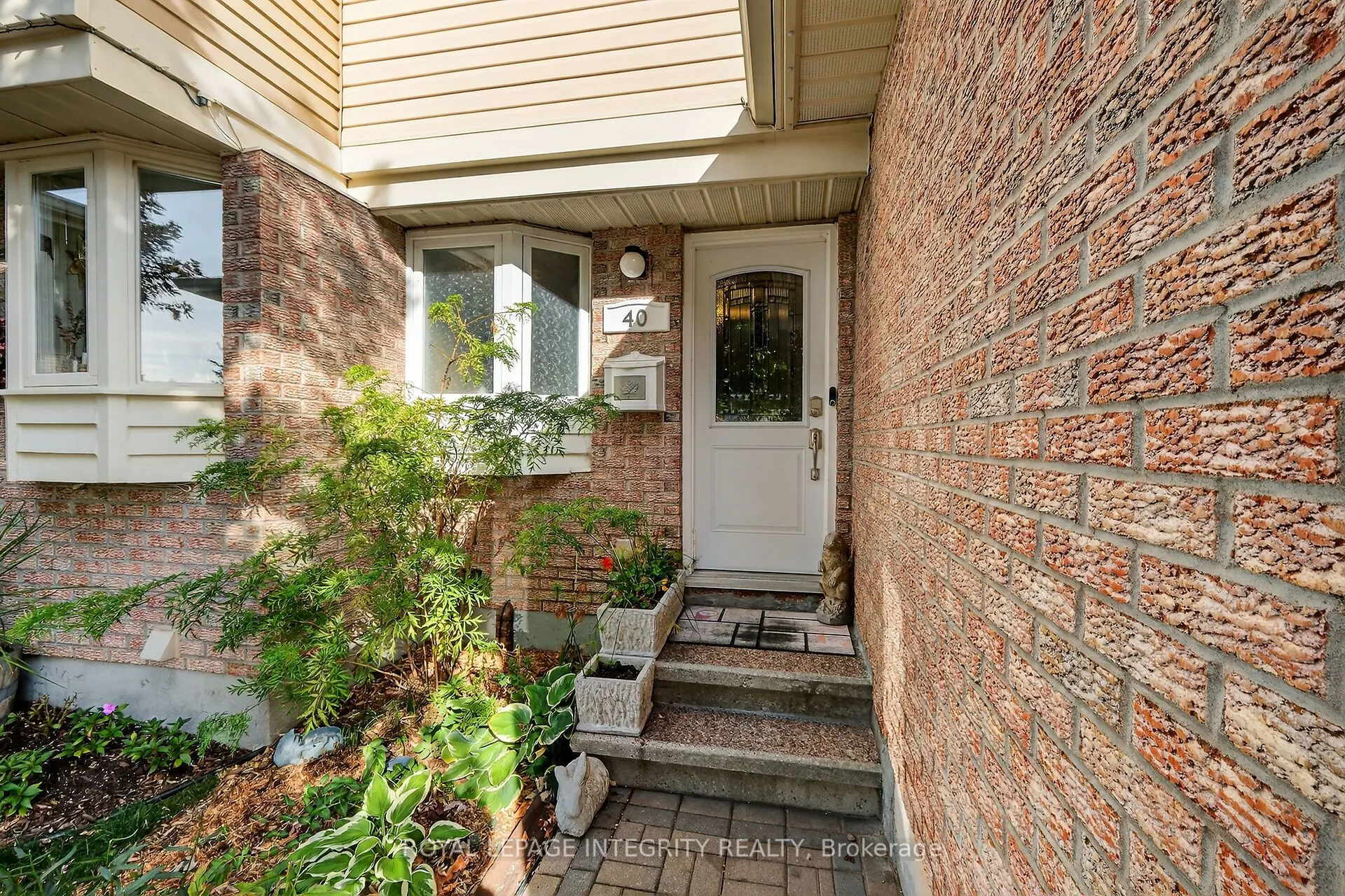 40 Shadetree Crescent