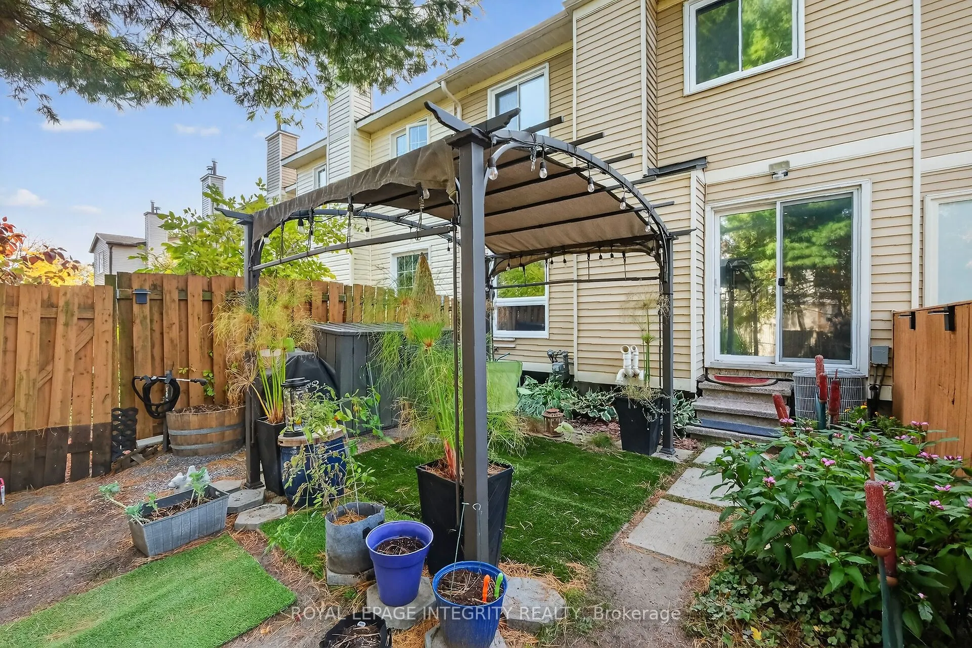 40 Shadetree Crescent